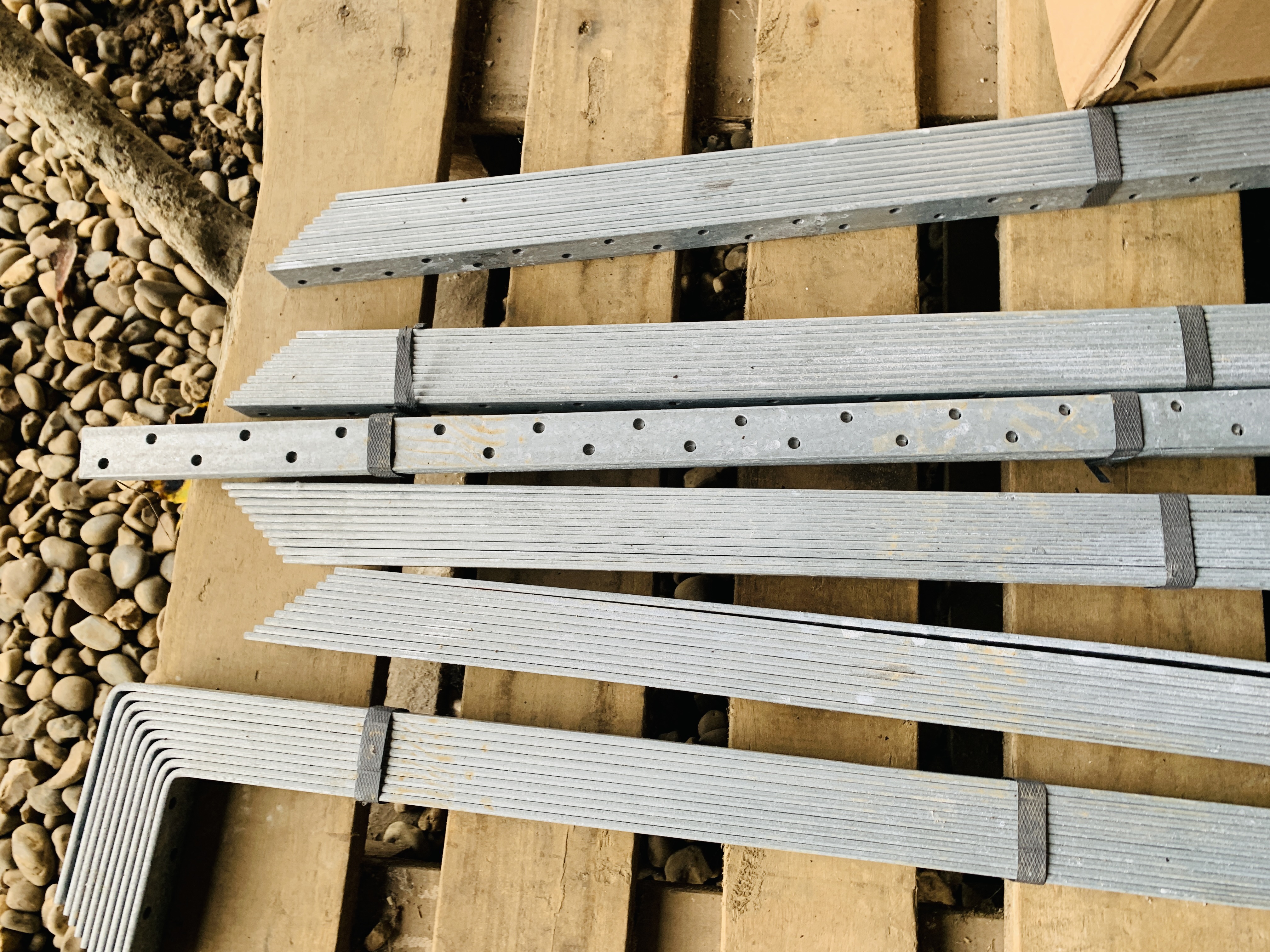 60 X 90CM HEAVY DUTY GALVANISED ROOFING STRAPS - Image 3 of 3