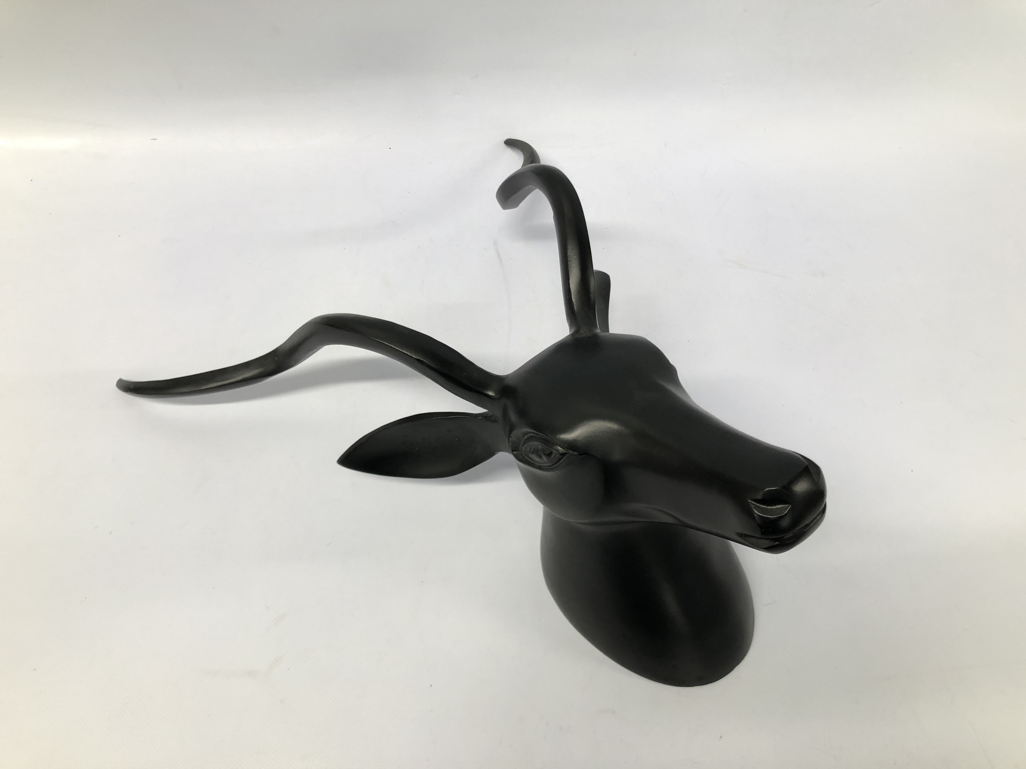 MODERN DESIGNER BLACK FINISH WALL MOUNT STAG HEAD OVERALL HEIGHT APPROX 40CM - Image 2 of 3