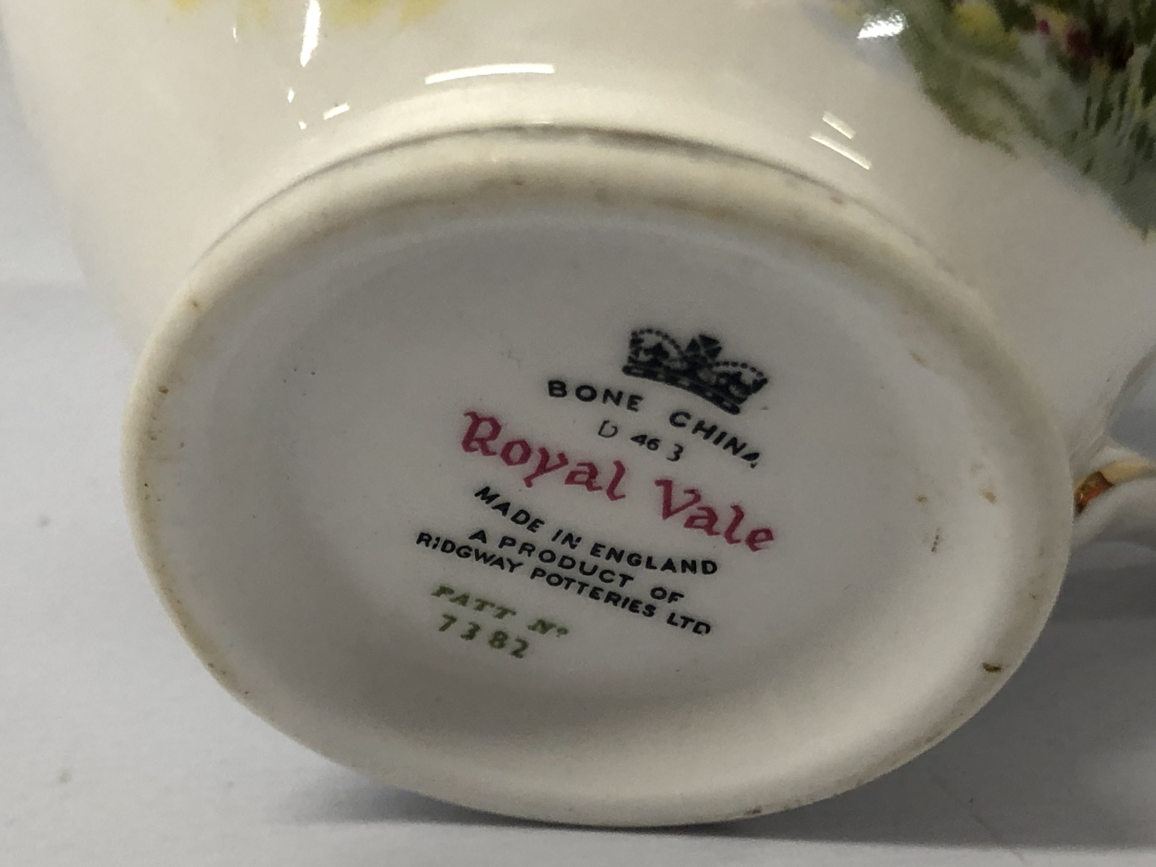 A COLLECTION OF ROYAL DOULTON COLLECTOR'S PLATES ALONG WITH PORCELAIN MINIATURE COTTAGE INCLUDING - Image 20 of 20