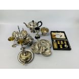 A COLLECTION OF SILVER PLATED WARES TO INCLUDE CASED COMMUNION SET, SUGAR AND CREAM CONDIMENT,