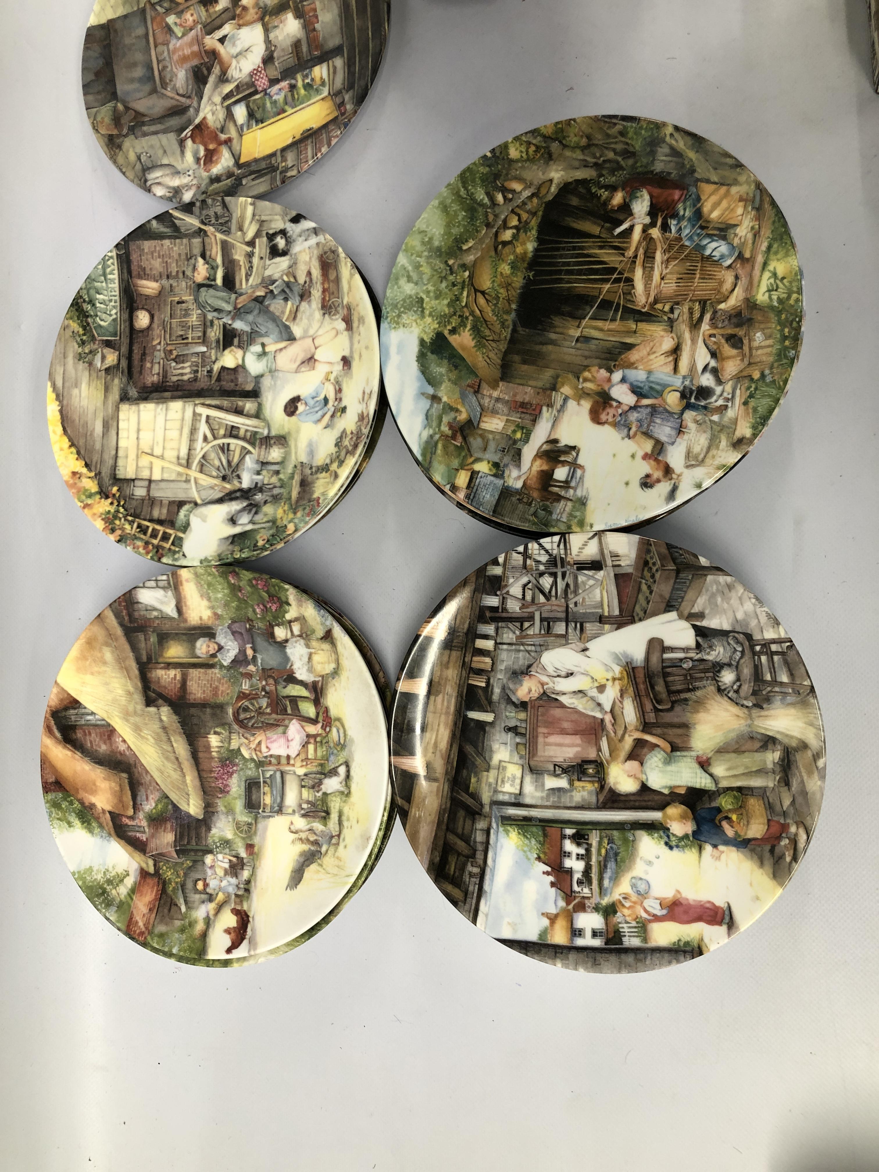 A COLLECTION OF ROYAL DOULTON COLLECTOR'S PLATES ALONG WITH PORCELAIN MINIATURE COTTAGE INCLUDING - Image 6 of 20