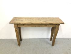 A MODERN SOLID LIGHT OAK SIDE TABLE ON SQUARE TAPERED LEG L 120CM,