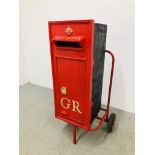 PERIOD VINTAGE CAST IRON RED WALL MOUNTED GR POST BOX WITH REAR DOOR