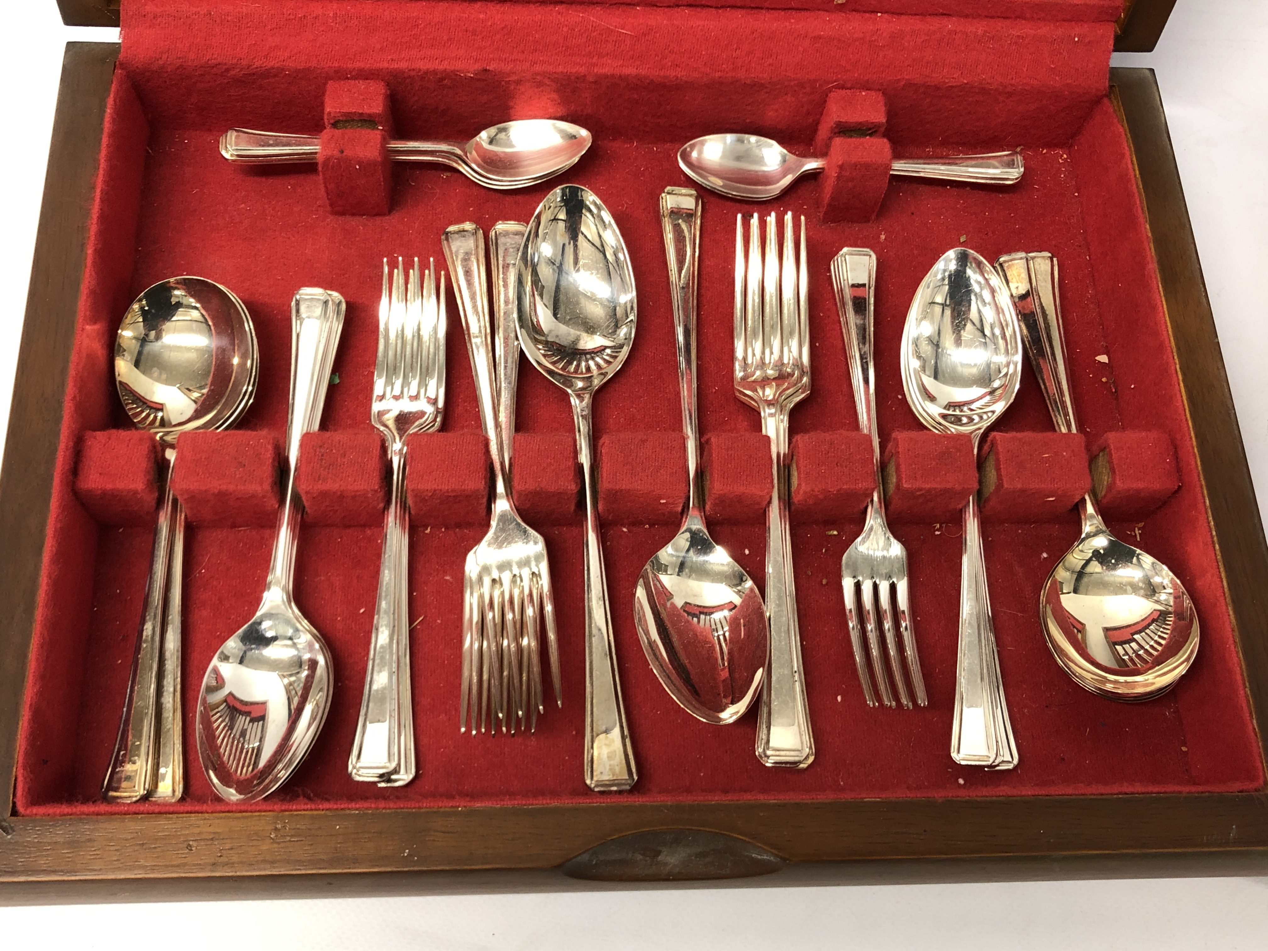 TWO 6 PLACE SETTING CANTEENS OF CUTLERY (ONE TEASPOON MISSING) - Image 3 of 10