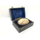 A MOTHER OF PEARL LADIES EVENING PURSE WITH WHITE METAL DETAILING CLASP FITTED WITH INTERIOR MIRROR