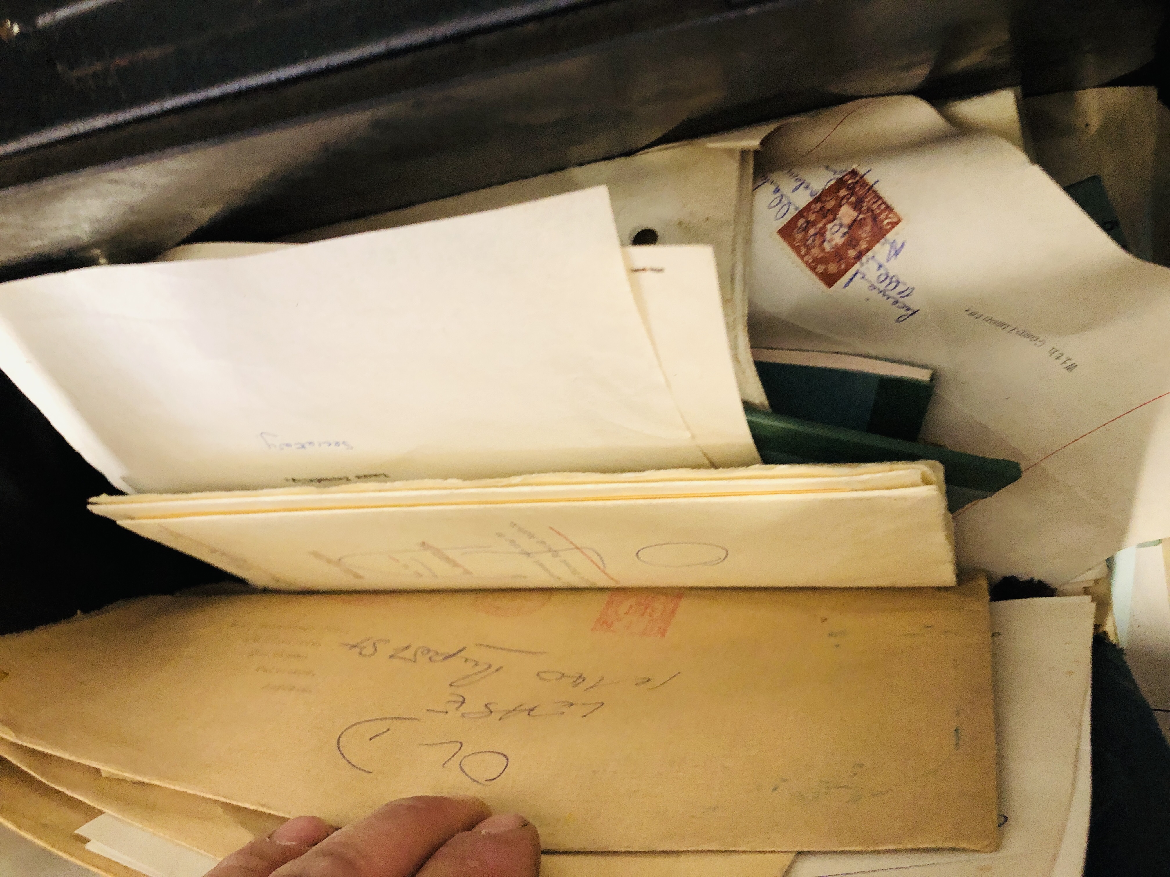 BOX OF ASSORTED EPHEMERA TO INCLUDE NORFOLK LIFE MAGAZINES, COLLECTION OF RAF BOOKS, - Image 9 of 9