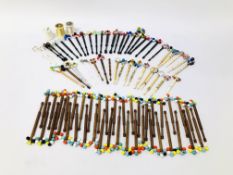 2 X TUBS OF ASSORTED LACE MAKING BOBBINS ALONG WITH 15 VINTAGE BONE LACE MAKING BOBBINS,