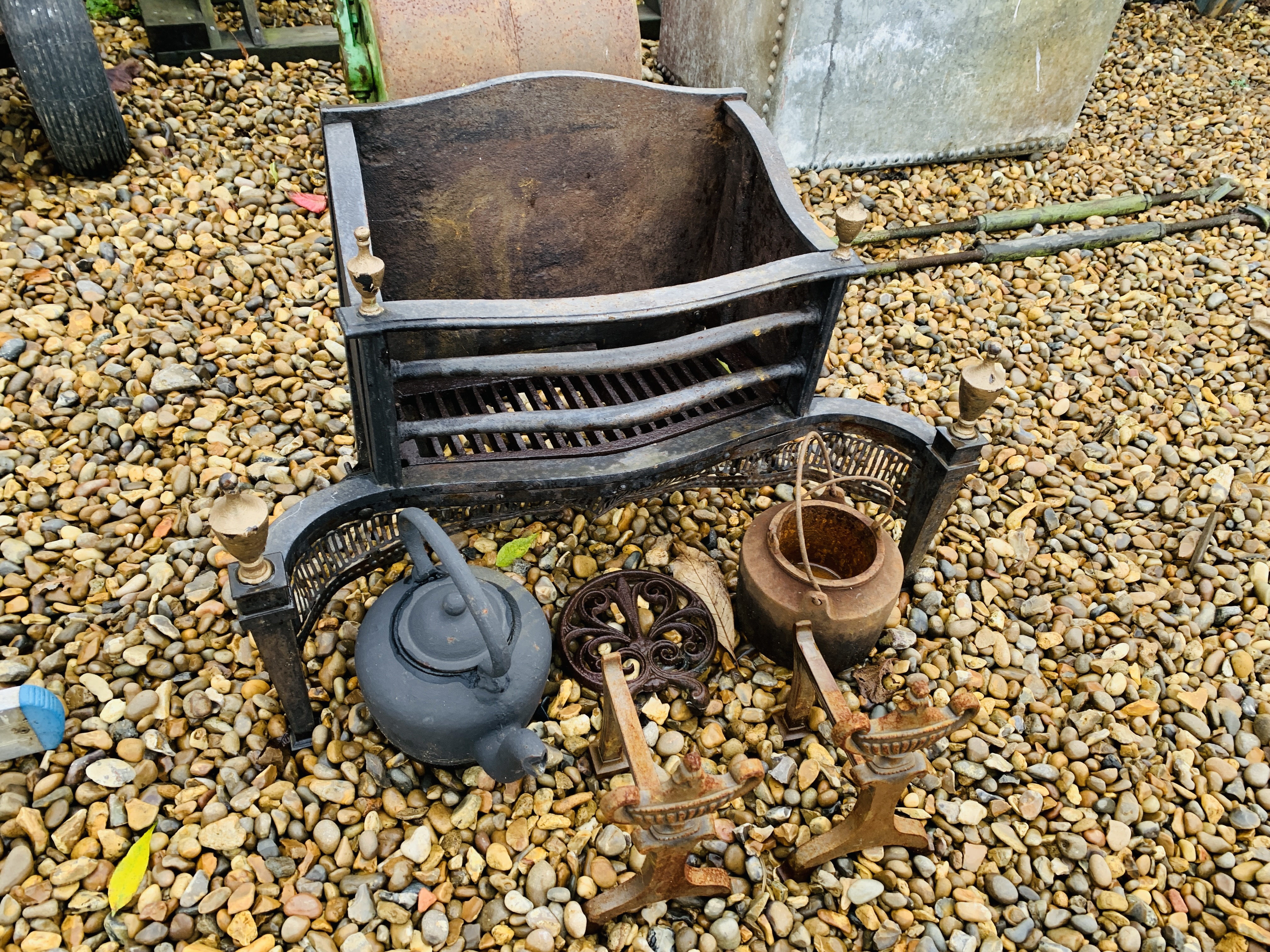 A HEAVY CAST IRON FIRE BASKET, PAIR CAST IRON FIRE DOGS,