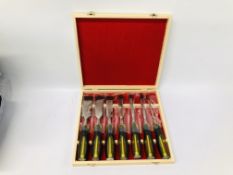 DELUXE WOOD CHISEL SET