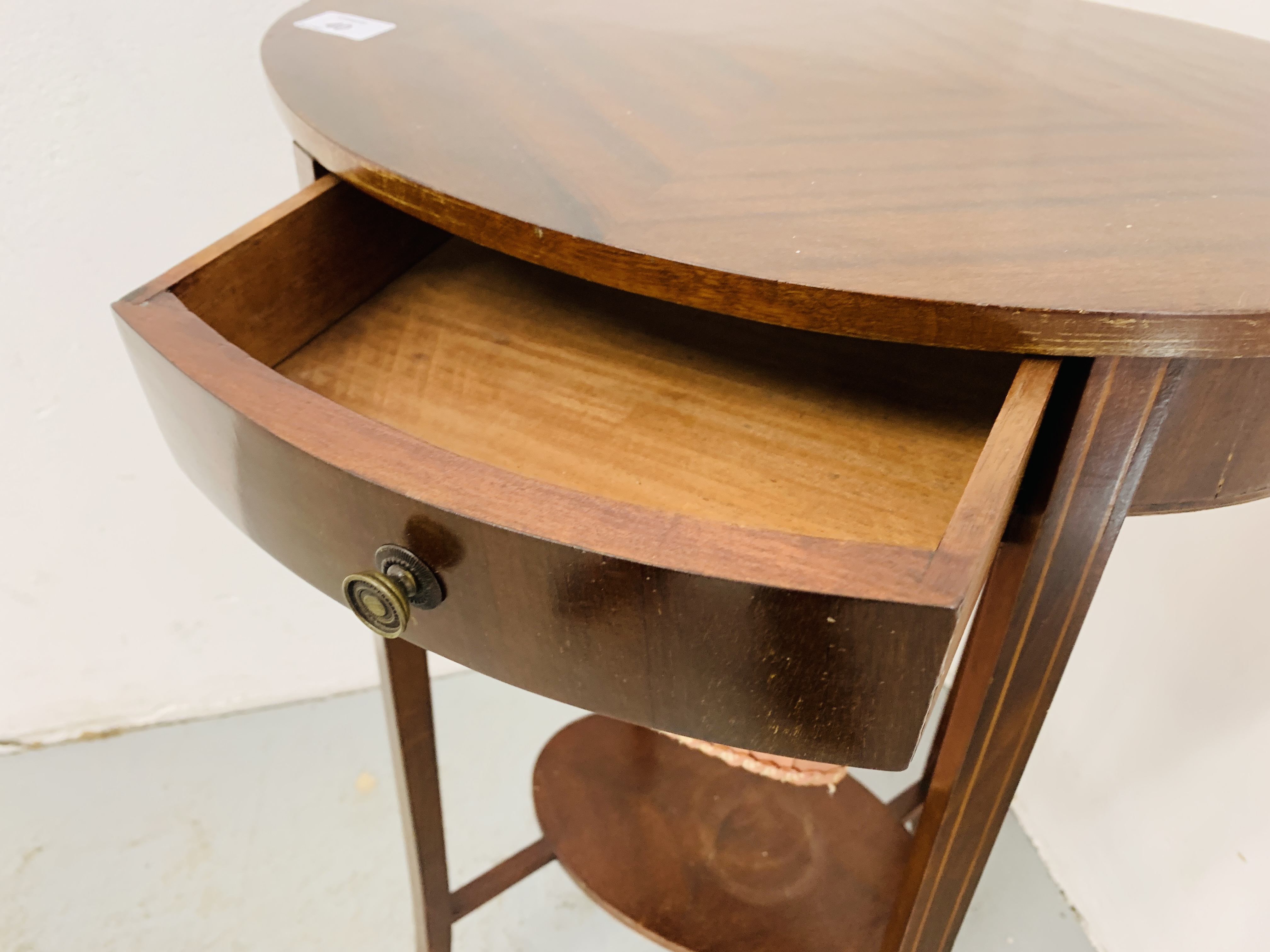 AN EDWARDIAN MAHOGANY TWO TIER WORK TABLE OF OVAL FORM ON SPLAYED LEG, - Image 5 of 6