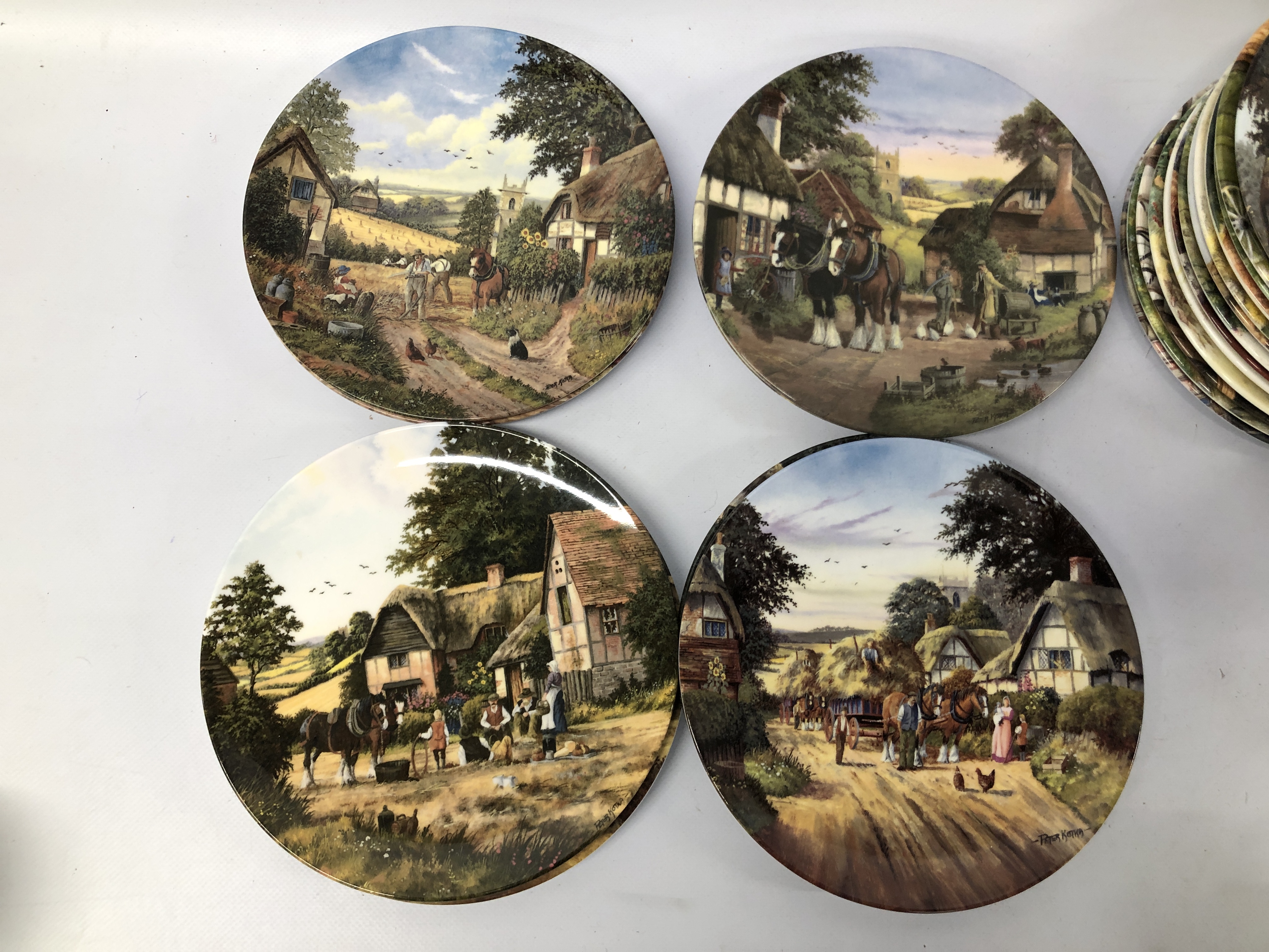 A COLLECTION OF ROYAL DOULTON COLLECTOR'S PLATES ALONG WITH PORCELAIN MINIATURE COTTAGE INCLUDING - Image 3 of 20