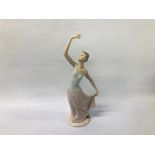 A NAO BY LLADRO PORCELAIN FIGURE OF BALLET GIRL H 34CM