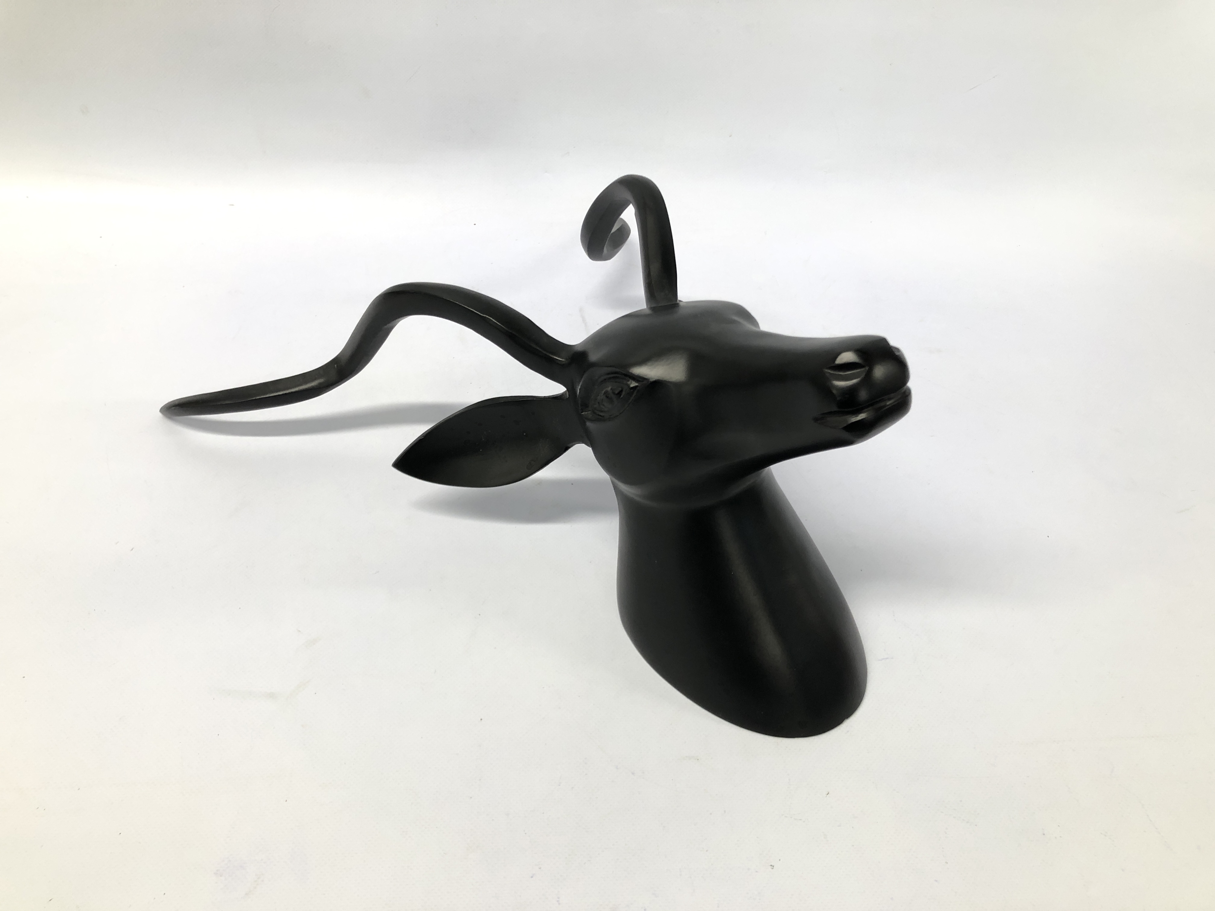 MODERN DESIGNER BLACK FINISH WALL MOUNT STAG HEAD OVERALL HEIGHT APPROX 40CM