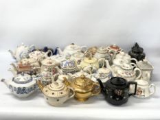 29 DECORATIVE AND COLLECTORS TEAPOTS TO INCLUDE SADLER, PRICE KENSINGTON, ROYAL STAFFORDSHIRE,