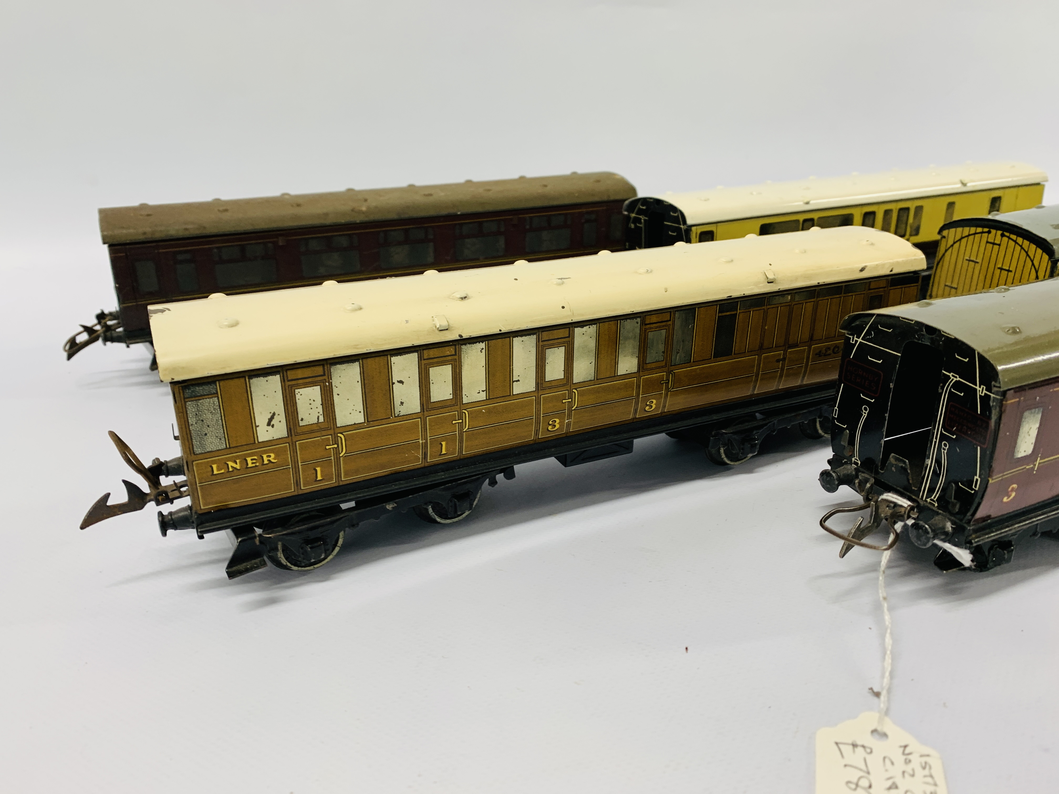 5 X VINTAGE HORNBY MECCANO 0 GAUGE CARRIAGES - Image 3 of 6