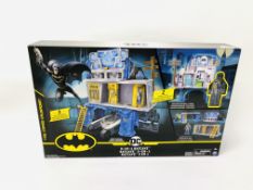 DC 3 IN 1 "BATCAVE" BATMAN TOY GAME (BOXED)