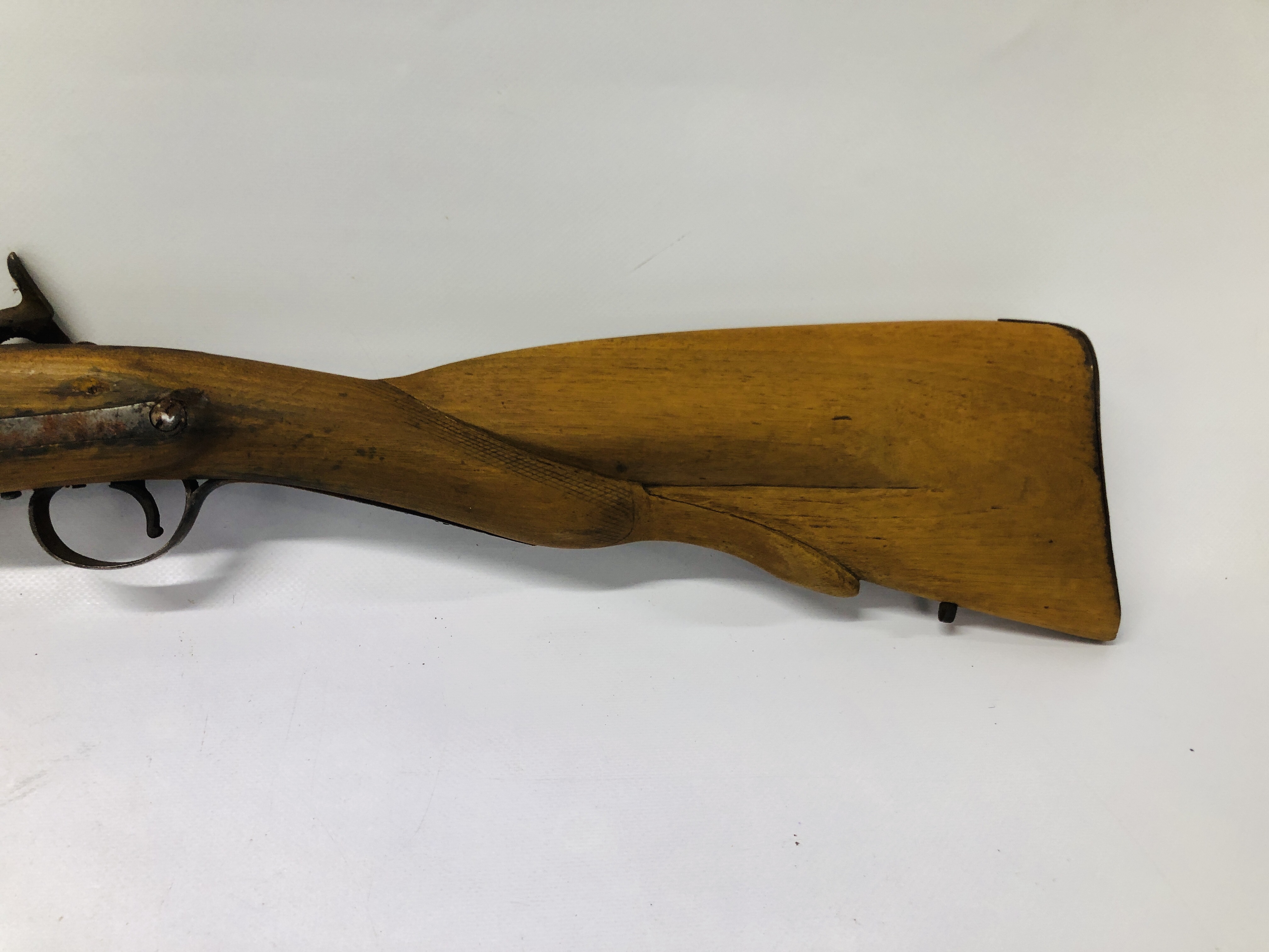 A REPRODUCTION WALL HANGING PERCUSSION CAP GUN - Image 10 of 12