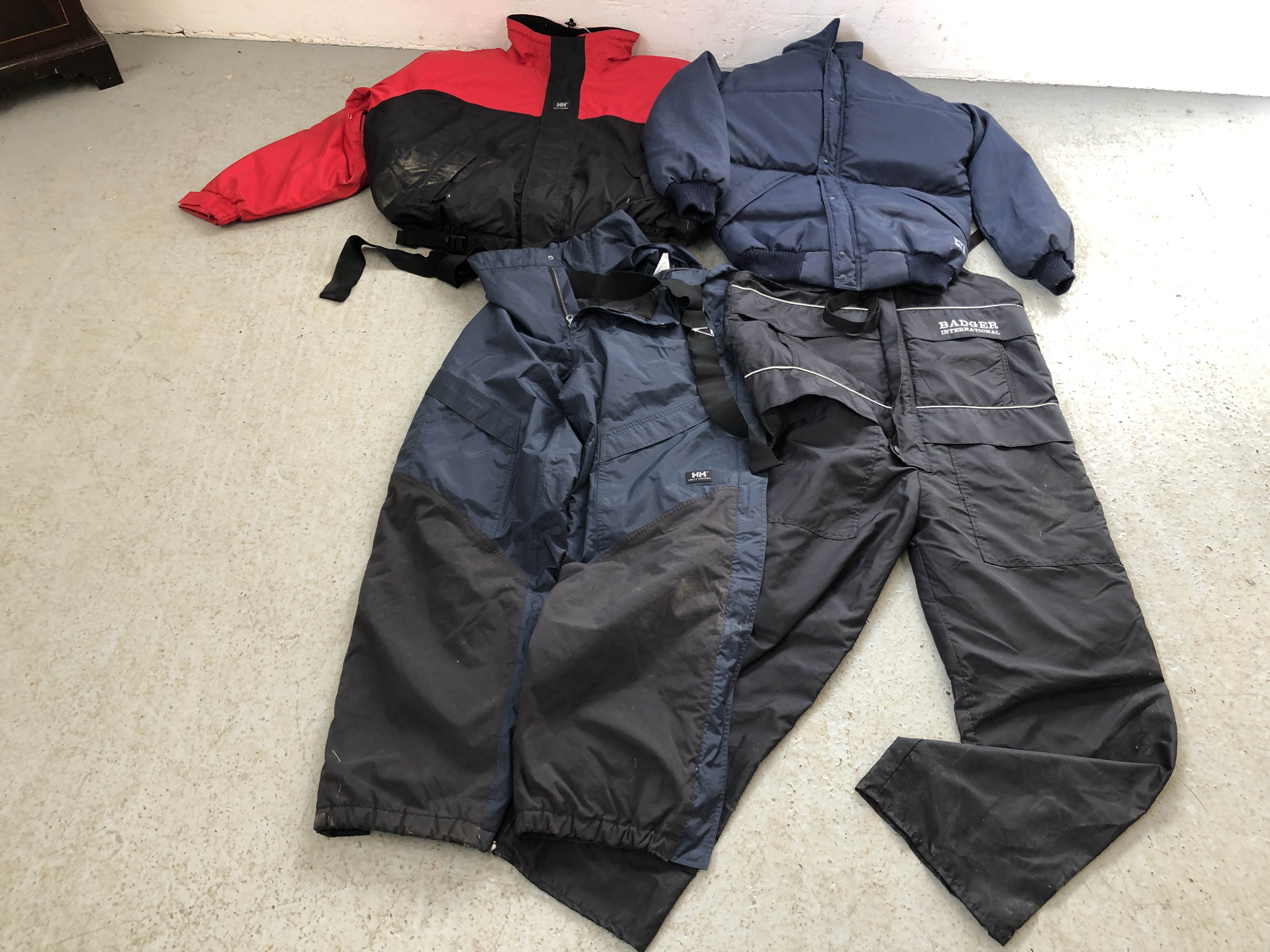 A HELLY HANSEN JACKET AND TROUSERS, JACKET SIZE SMALL,