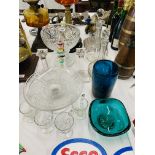 COLLECTION OF GLASSWARE TO INCLUDE VINTAGE DECANTERS, CAKE STAND, BLUE GLASS VASE,