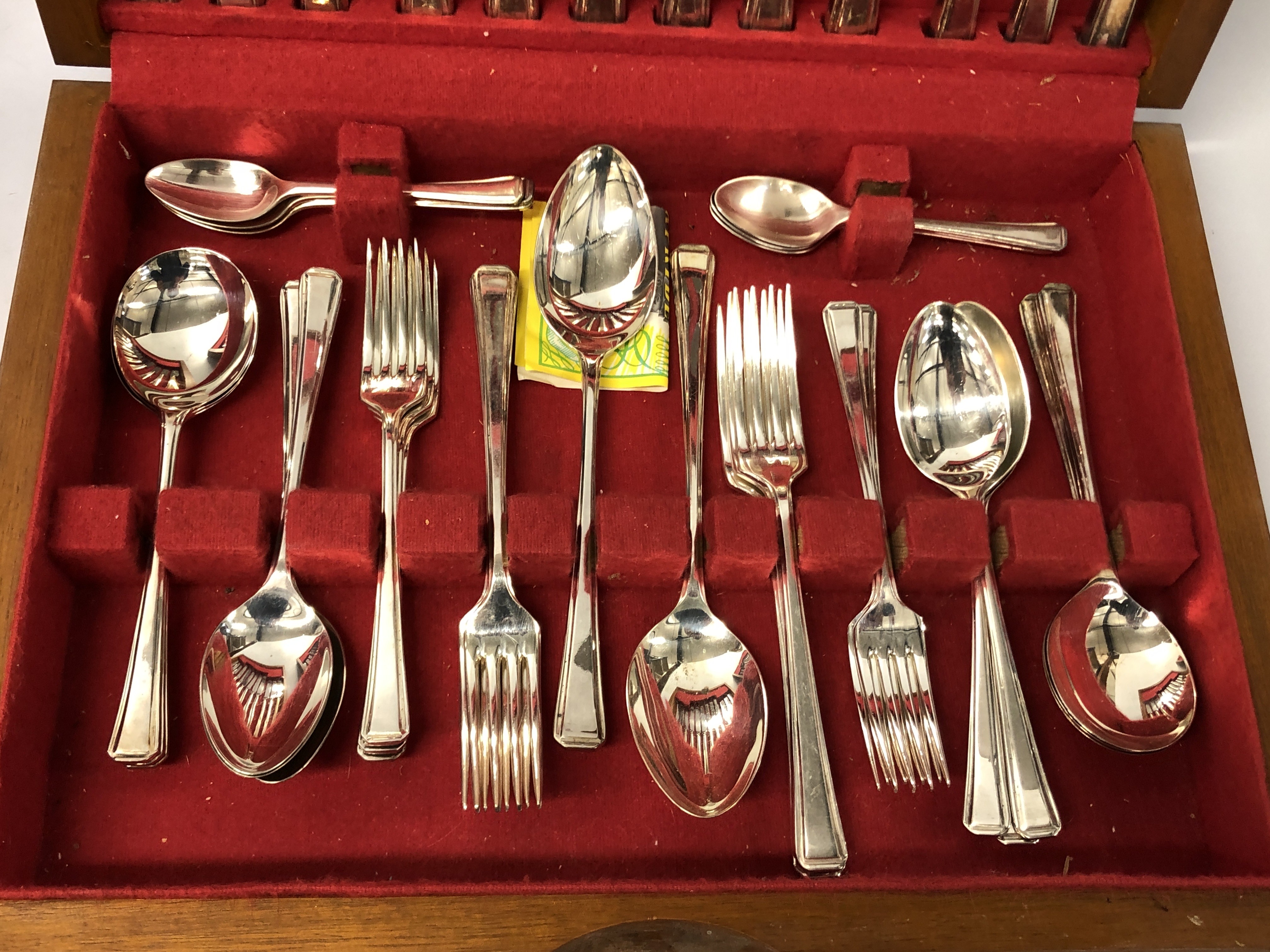 TWO 6 PLACE SETTING CANTEENS OF CUTLERY (ONE TEASPOON MISSING) - Image 6 of 10