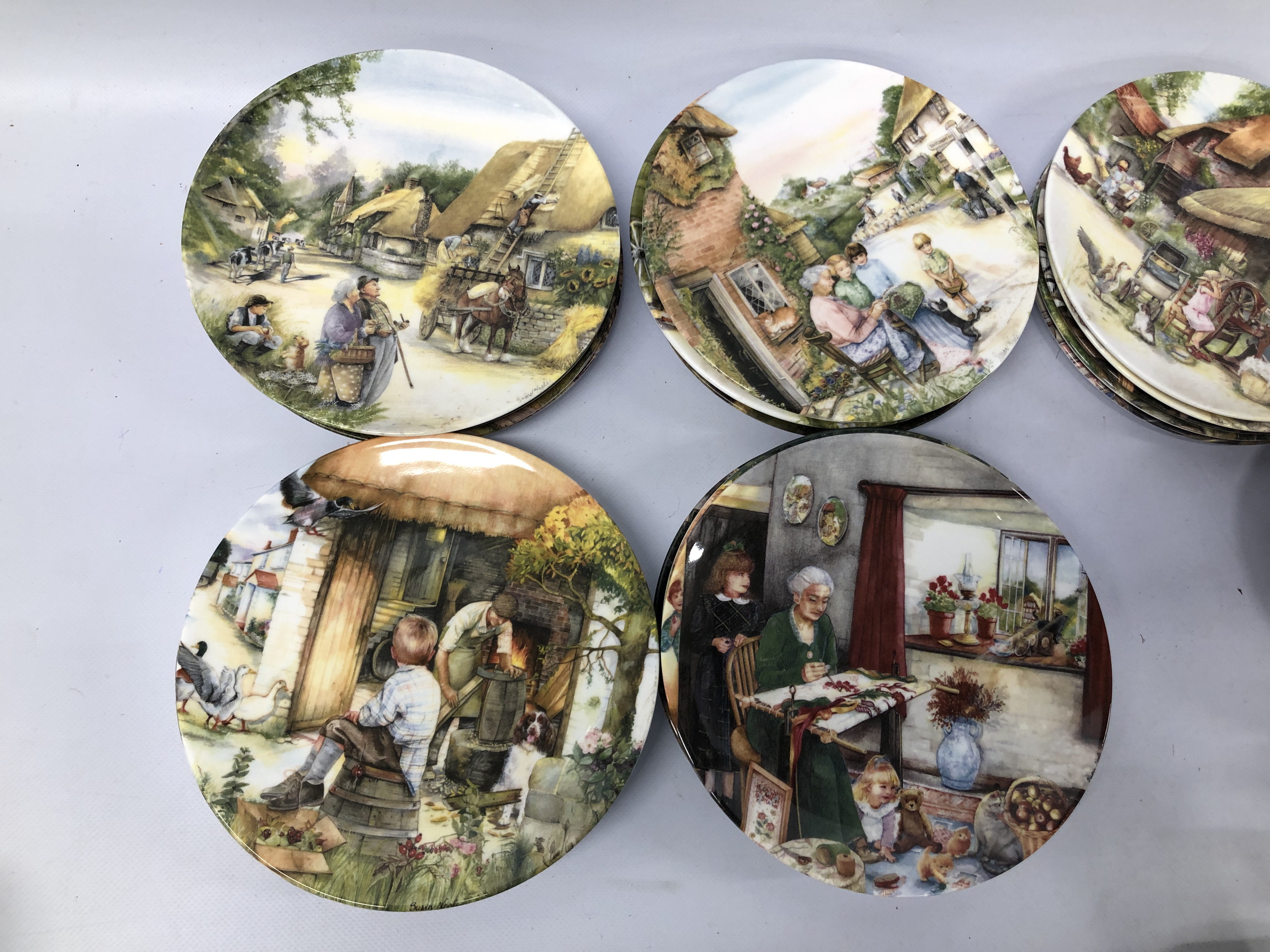 A COLLECTION OF ROYAL DOULTON COLLECTOR'S PLATES ALONG WITH PORCELAIN MINIATURE COTTAGE INCLUDING - Image 5 of 20