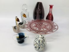 A COLLECTION OF ART GLASS PIECES TO INCL MURANO VASE, BODA SWEDISH GLOBE, BOHEMIA GLASS DECANTER,