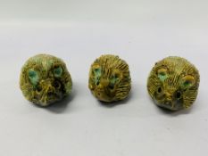 3 X YARE DESIGN POTTERY HEDGEHOG STUDIES - H 5.5CM.