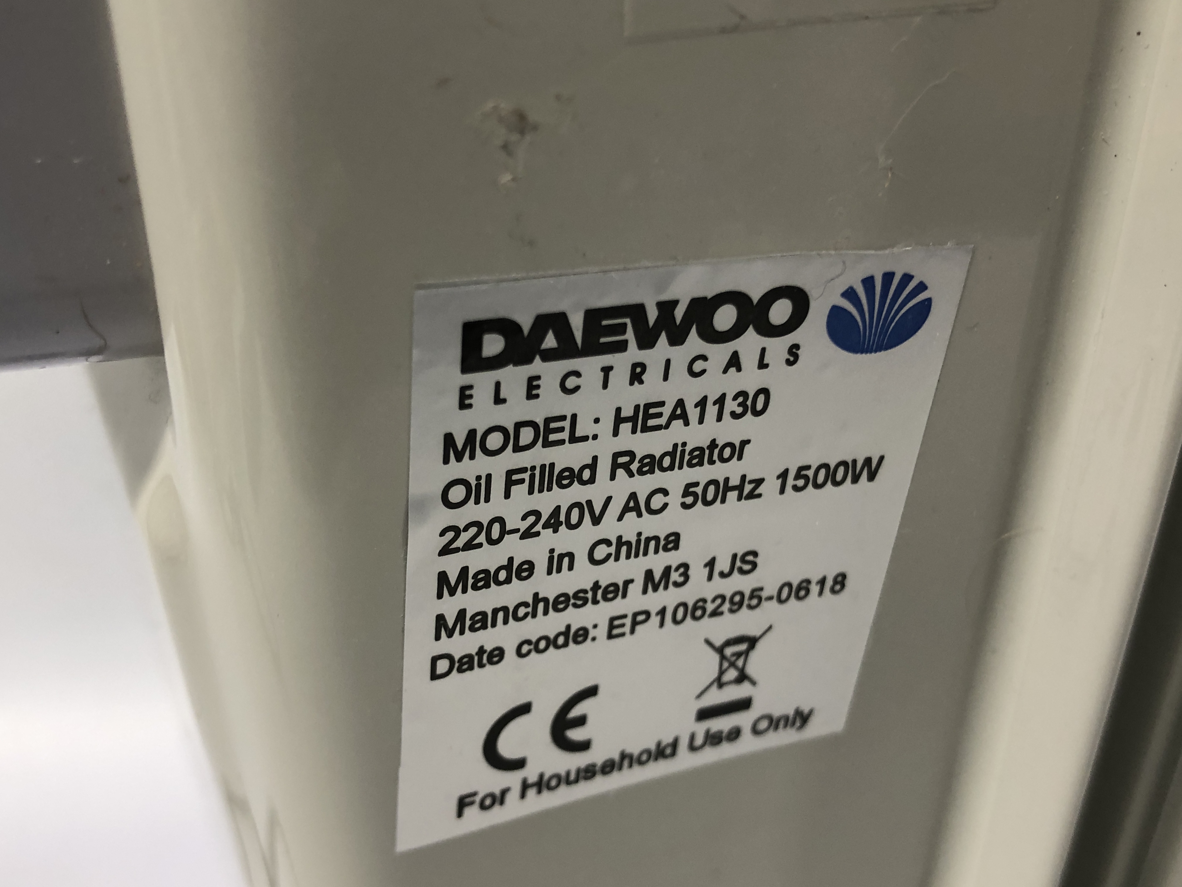 2 DAEWOO OIL FITTED ELECTRIC HEATERS, WHEELED HEATER H 54CM, W 32CM, SMALLER HEATER H 35CM, - Image 8 of 9