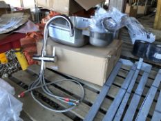 A GROHE KITCHEN MIXER TAP WITH BOILING WATER TAP (USED) + 2 X BOXED 1½ BOWL STAINLESS STEEL INSET