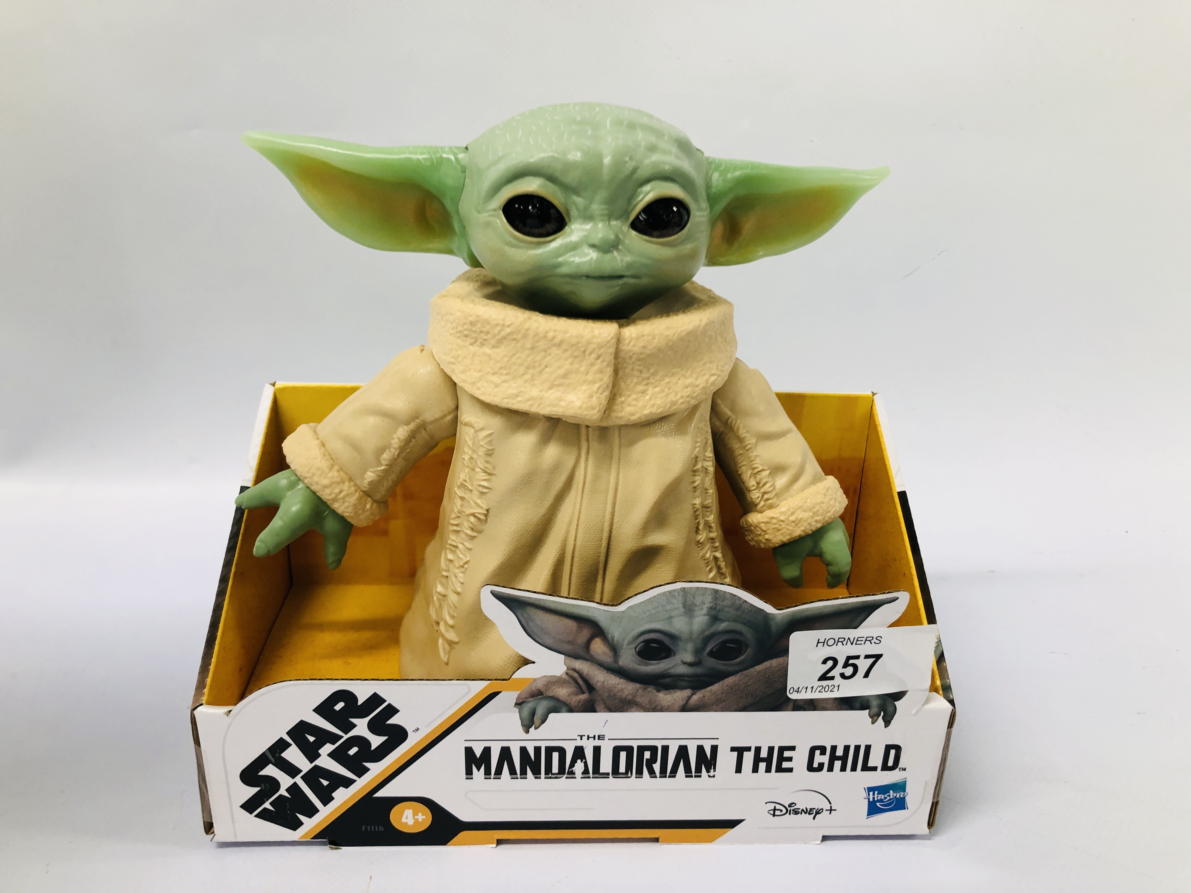 2 X STAR WARS FIGURES TO INCLUDE BOXED GREEDO AND BOXED MANDALORIAN THE CHILD - Image 2 of 6
