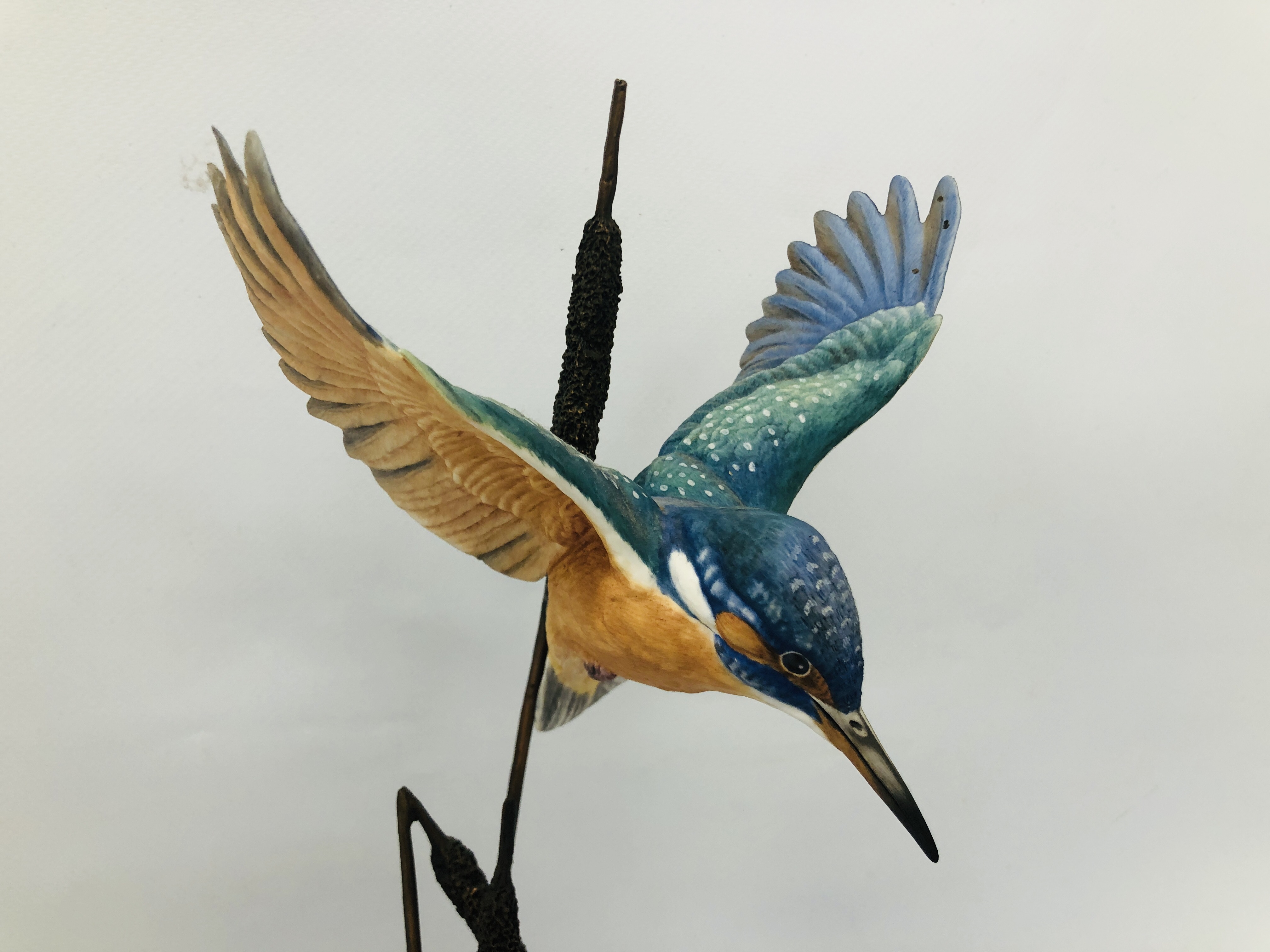 PORCELAIN KINGFISHER ON A SINGLE REED, BRONZE FINISHED, - Image 2 of 4