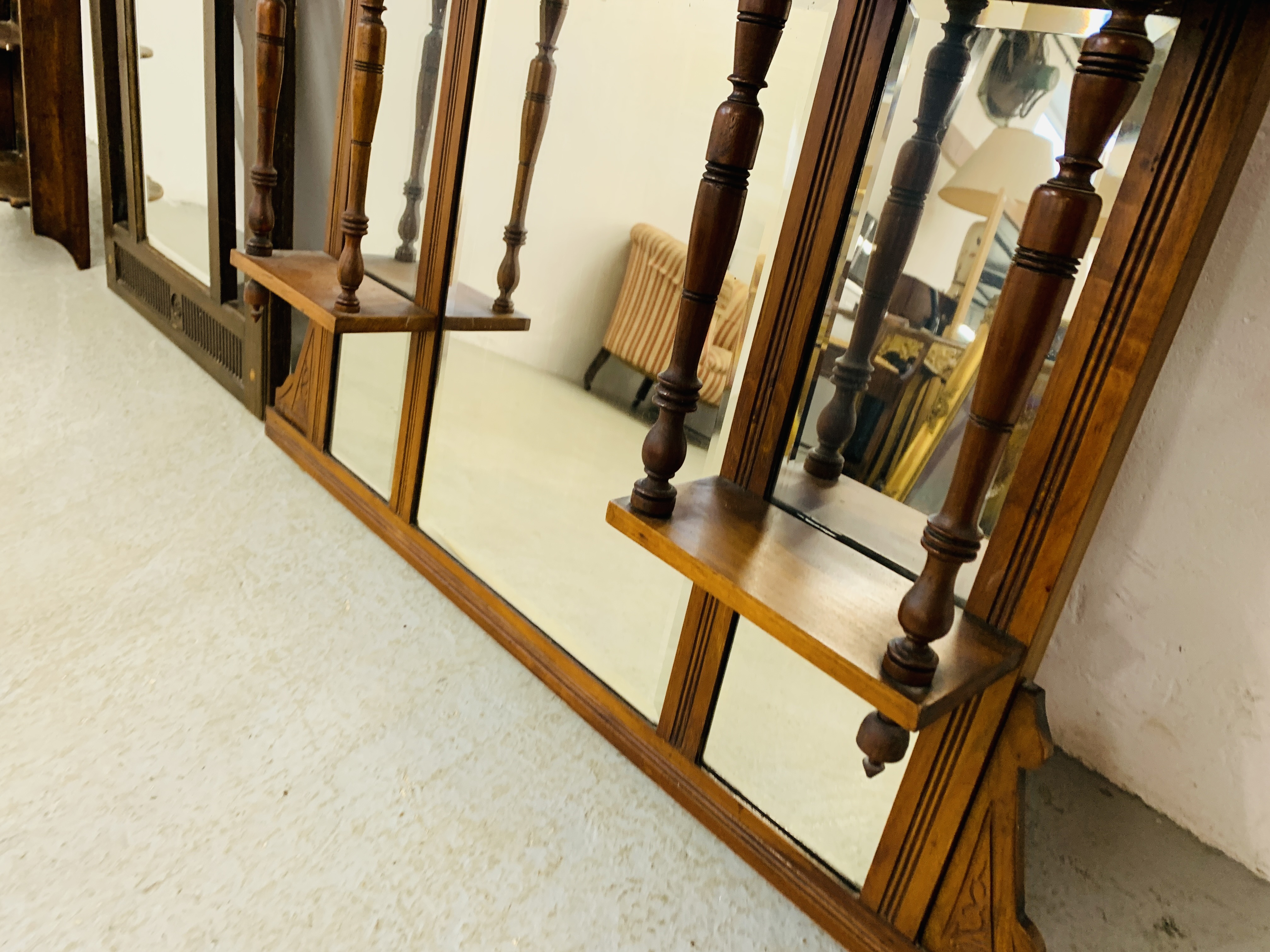 AN EDWARDIAN MAHOGANY OVER MANTLE MIRROR W 99CM, - Image 4 of 6