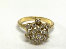 A DIAMOND CLUSTER RING, PROBABLY 18CT (3.