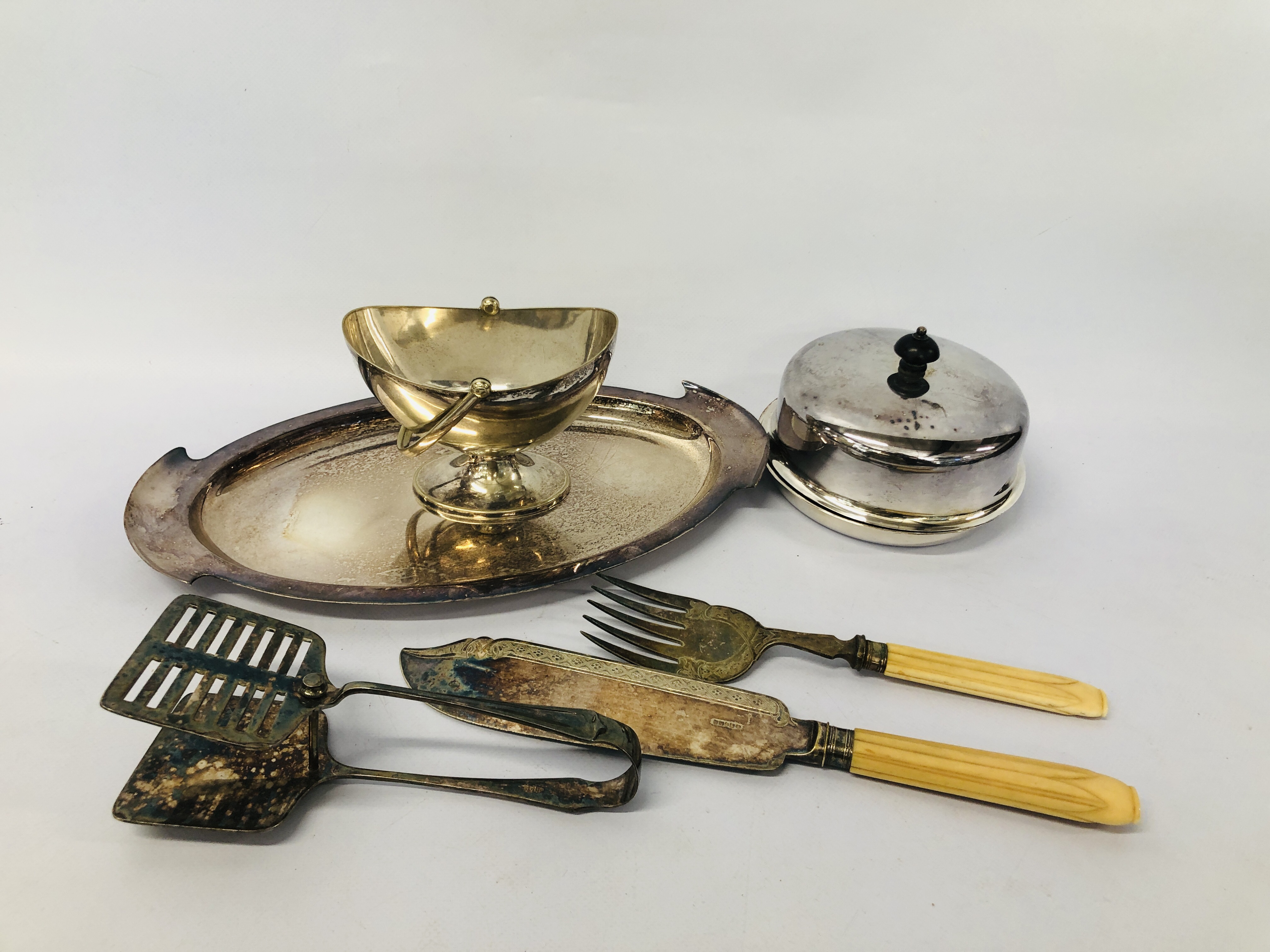 2 BOXES CONTAINING GOOD QUALITY SILVER PLATED WARES TO INCLUDE DOMED COVERS, TRAYS, - Image 15 of 18