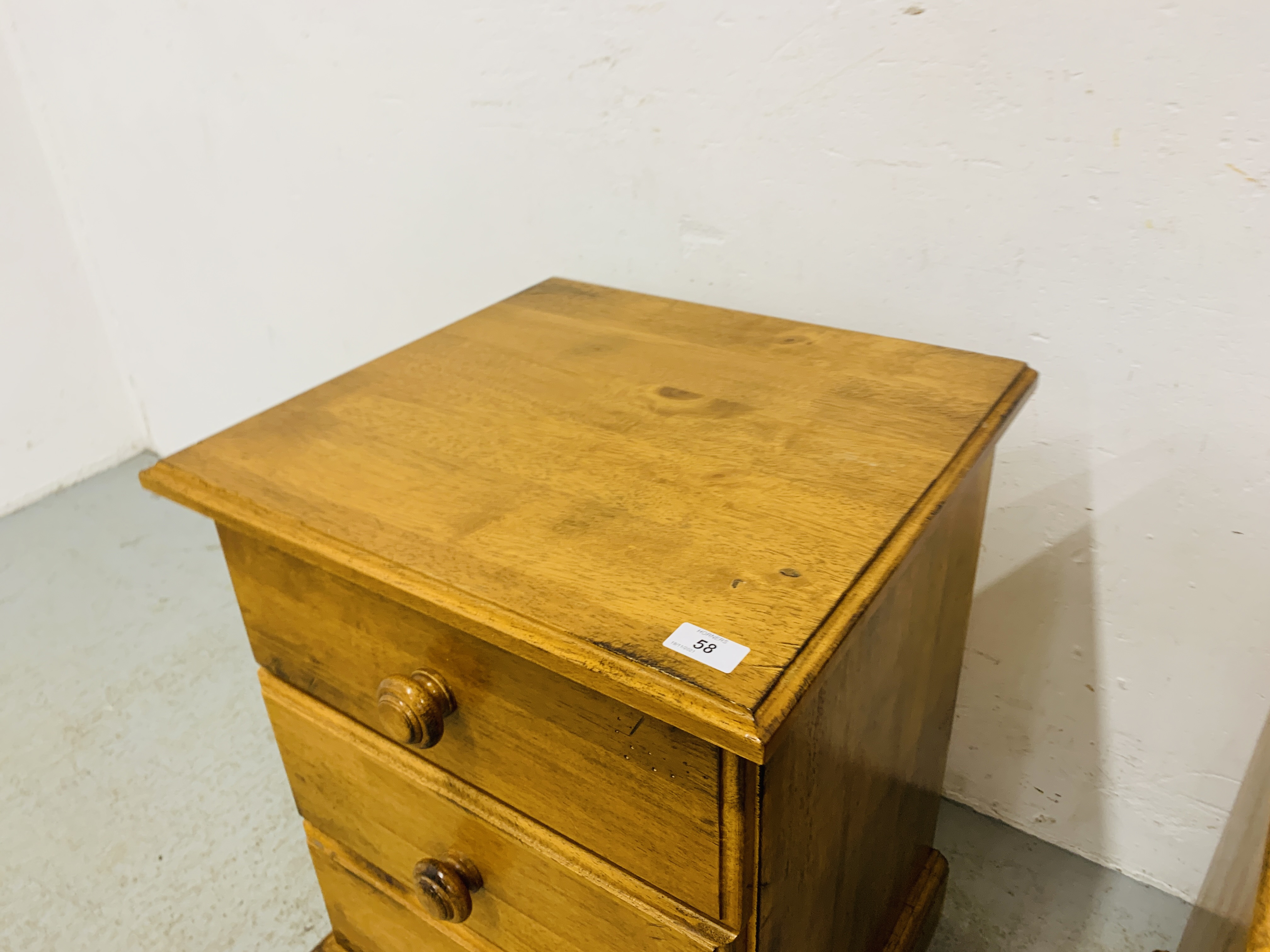 PAIR OF MODERN HARDWOOD 3 DRAWER BEDSIDE CHESTS, WITH TURNED HANDLES - W 49CM. D 46CM. H 63CM. - Image 3 of 6
