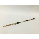 AN ORNATE BRACELET MARKED 15C SET WITH ALTERNATING GREEN STONES AND PEARLS