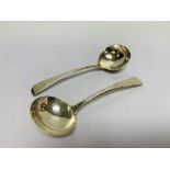 A PAIR OF GEORGE III OLD ENGLISH PATTERN SILVER SAUCE LADLES (105g)
