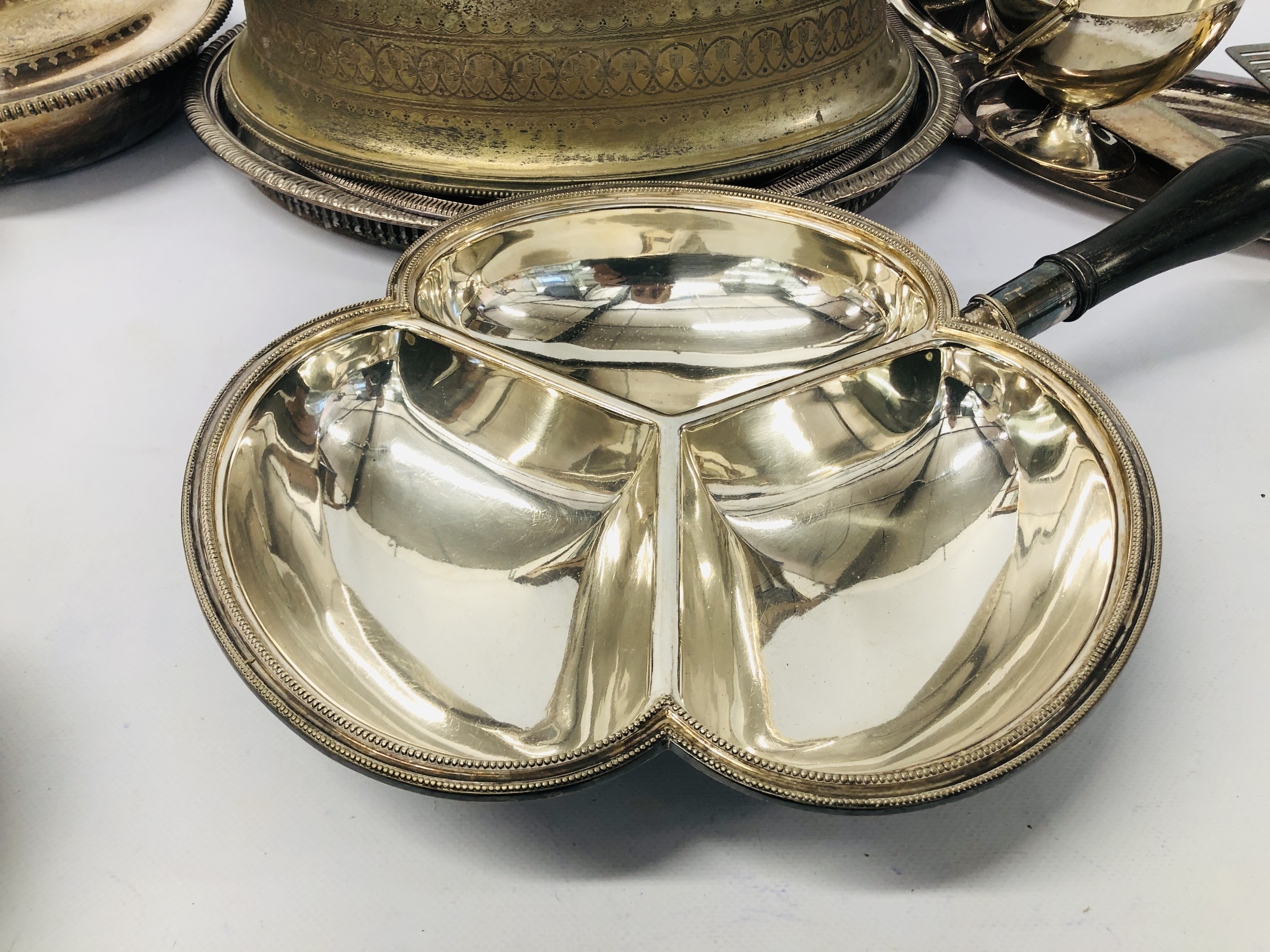 2 BOXES CONTAINING GOOD QUALITY SILVER PLATED WARES TO INCLUDE DOMED COVERS, TRAYS, - Image 9 of 18