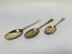 3 MID-C18TH HANOVERIAN PATTERN RAT-TAIL SILVER SERVING SPOONS (170g)