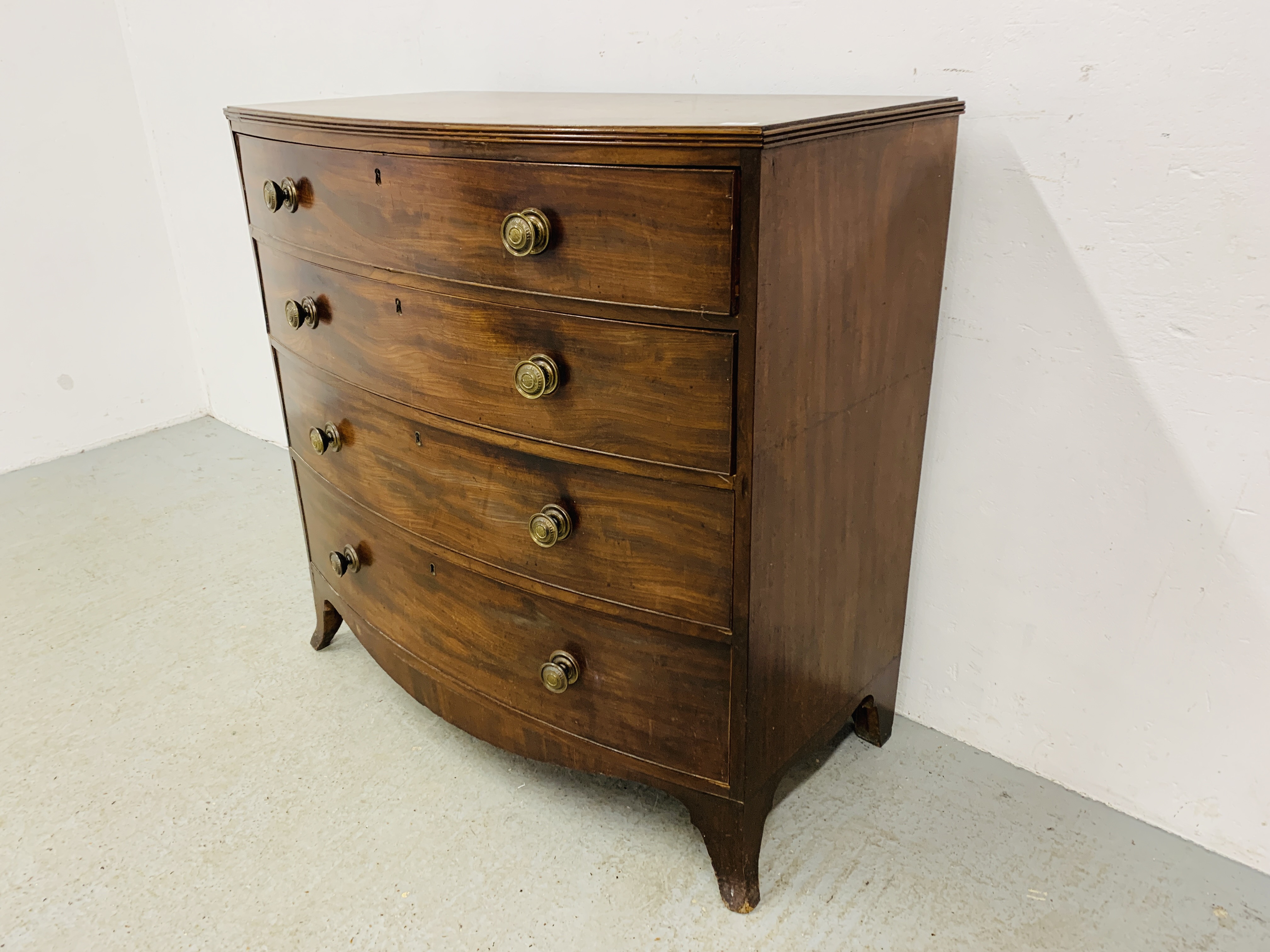 A GEORGE III MAHOGANY BOW FRONT CHEST OF FOUR LONG DRAWERS WITH LATER HANDLES - Image 2 of 10