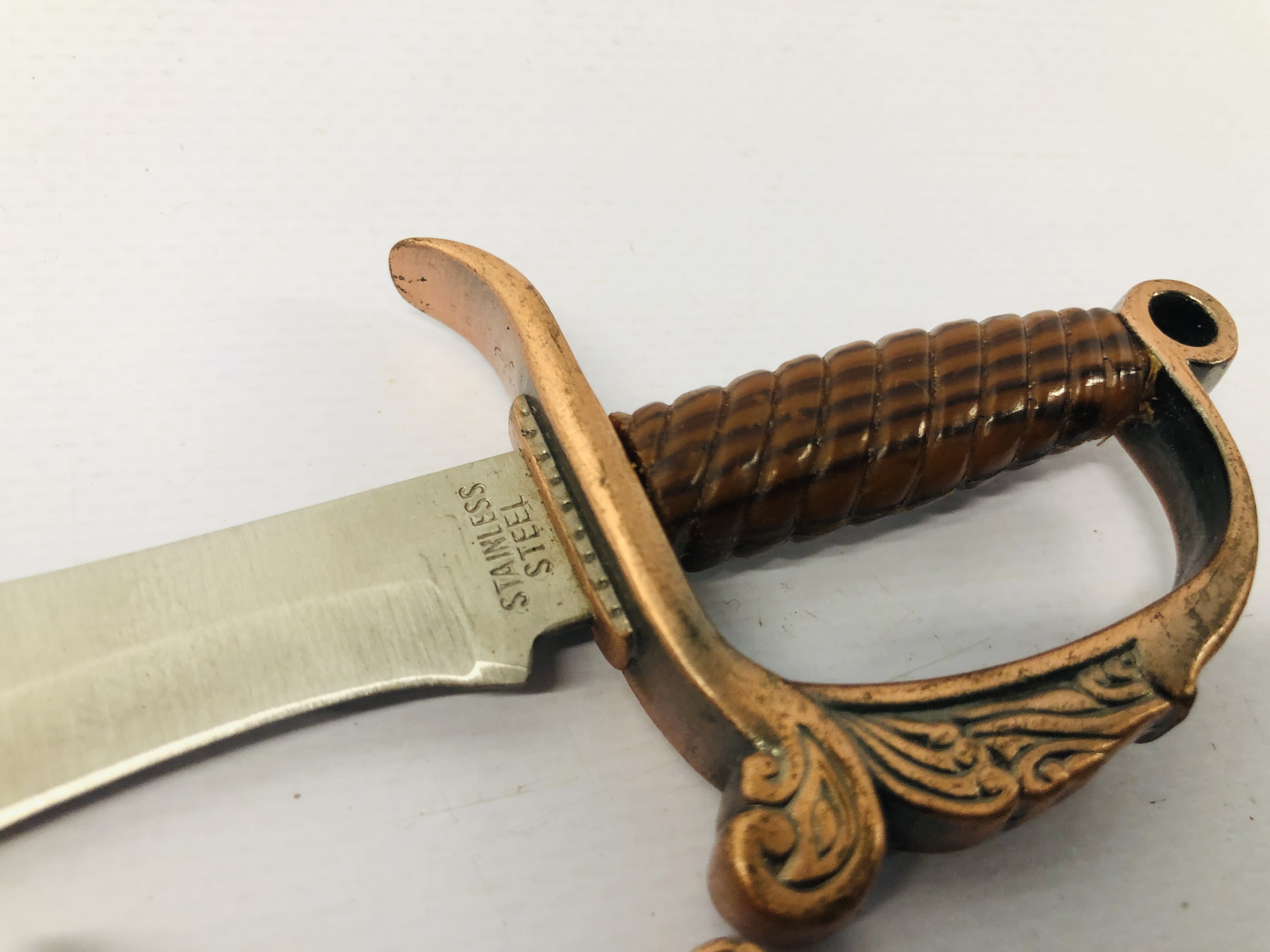 TRAMONTINA KNIFE IN SHEAF + 4 SMALL POCKET KNIVES AND MINIATURES IN SHEAF - CONDITION OF SALE, - Image 9 of 15