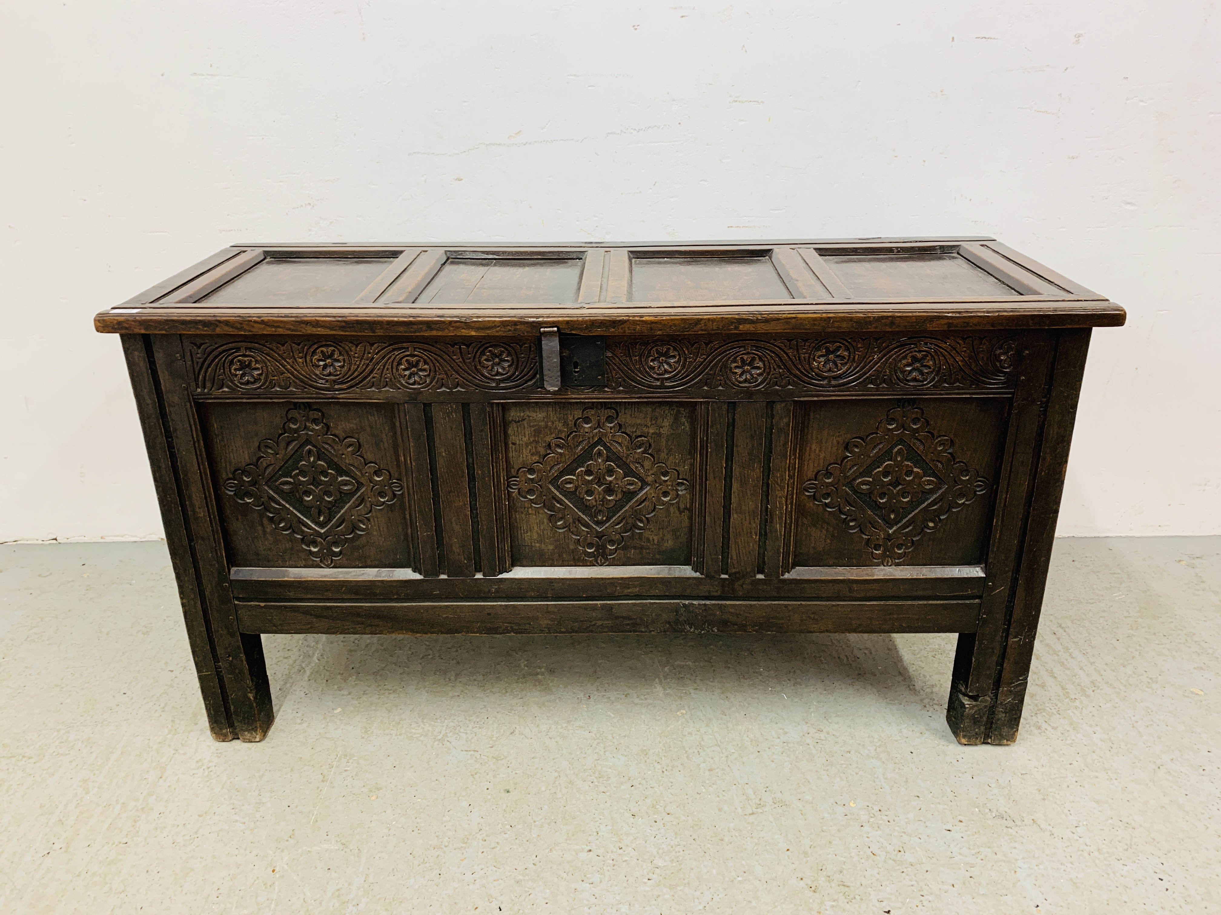 A LATE C17TH OAK COFFER,