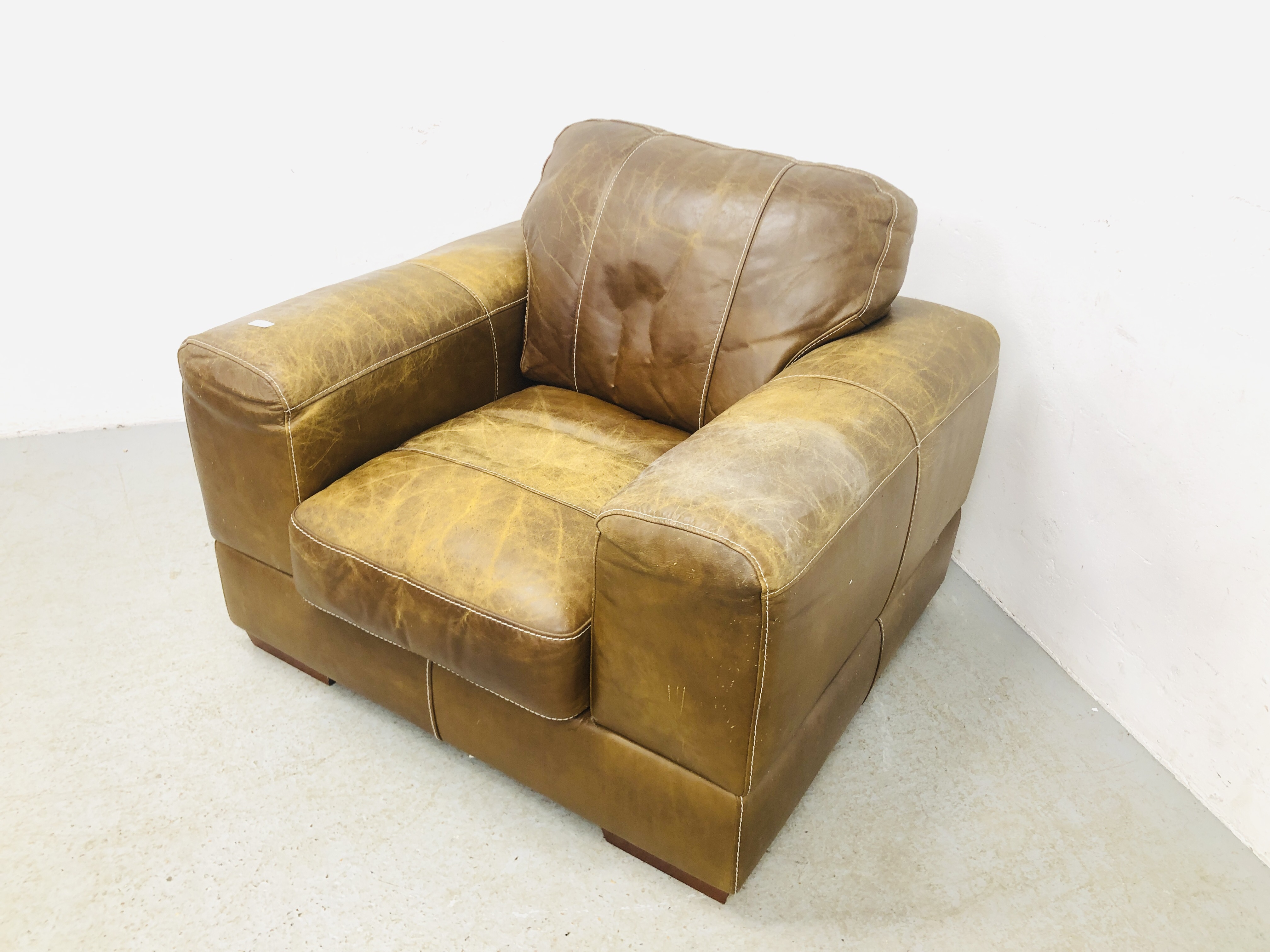 MODERN BROWN LEATHER ARMCHAIR - Image 2 of 5