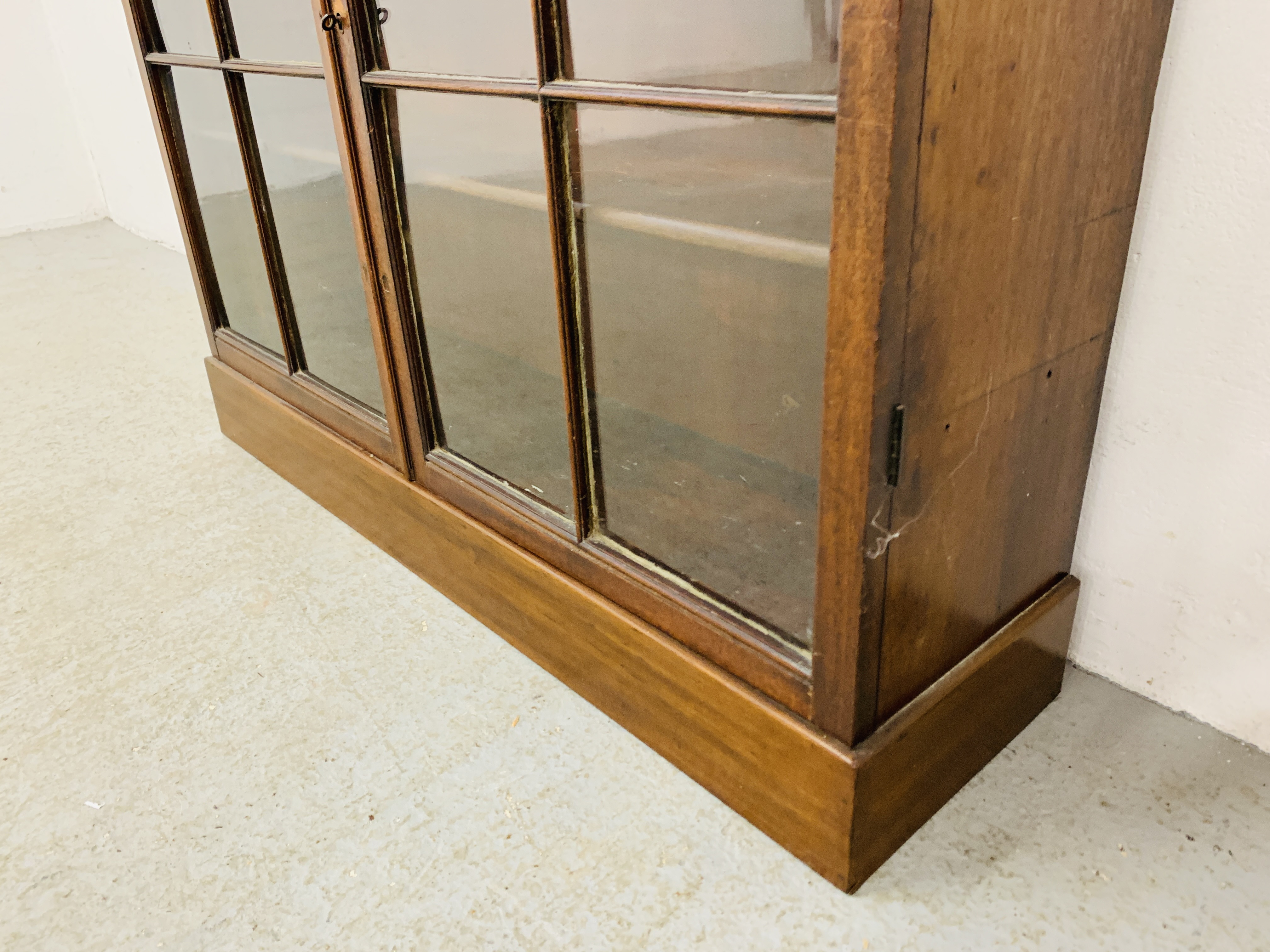 A MAHOGANY TWO DOOR GLAZED DISPLAY CABINET, BEING A TOP HALF OF A BOOKCASE, NOW CONVERTED - W 100CM. - Image 6 of 8