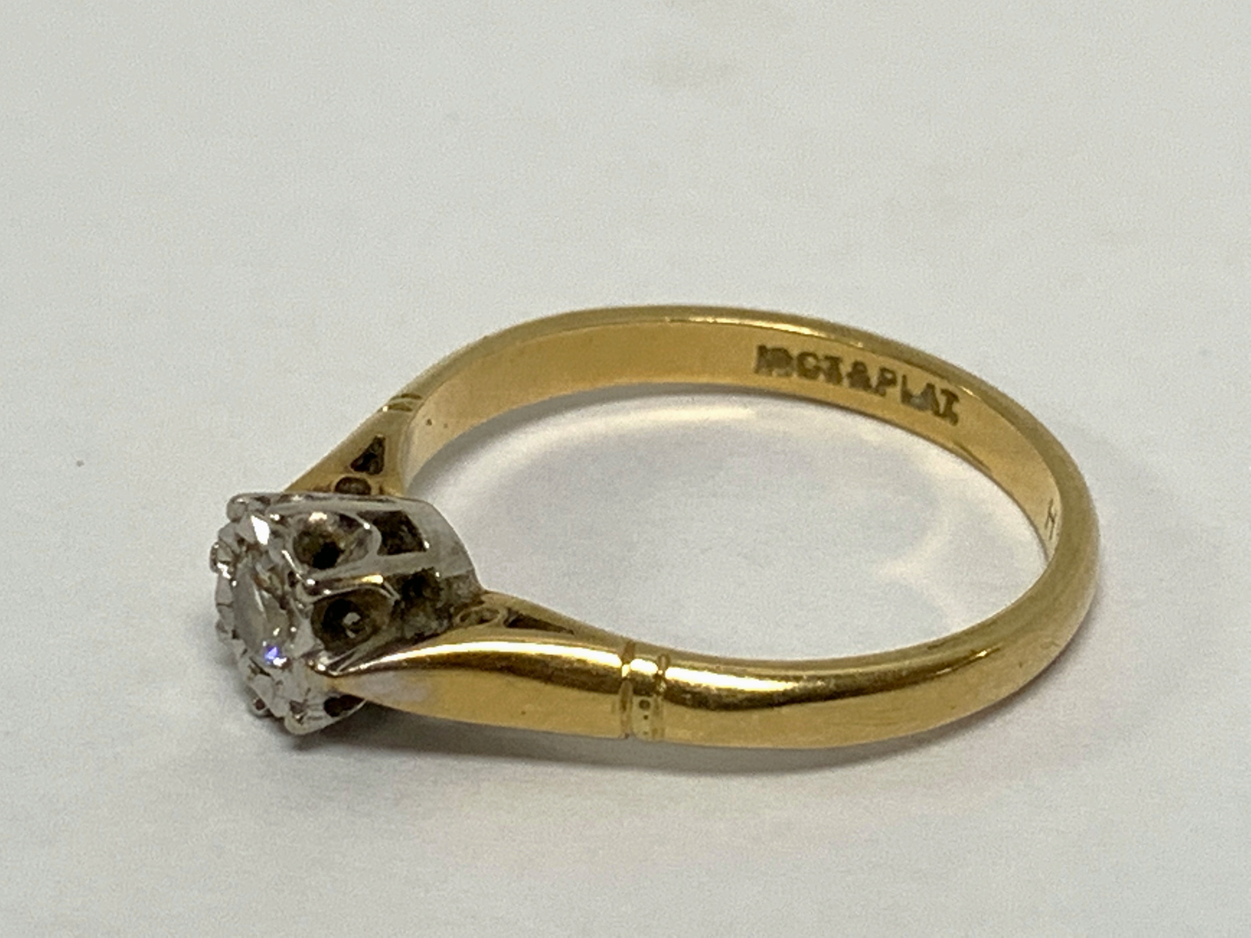 AN 18CT GOLD SOLITAIRE DIAMOND RING (2. - Image 8 of 11