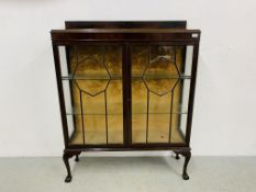 VINTAGE MAHOGANY GLAZED TWO DOOR DISPLAY CABINET ON BALL & CLAW FEET, GLASS SHELVES - W 105CM.