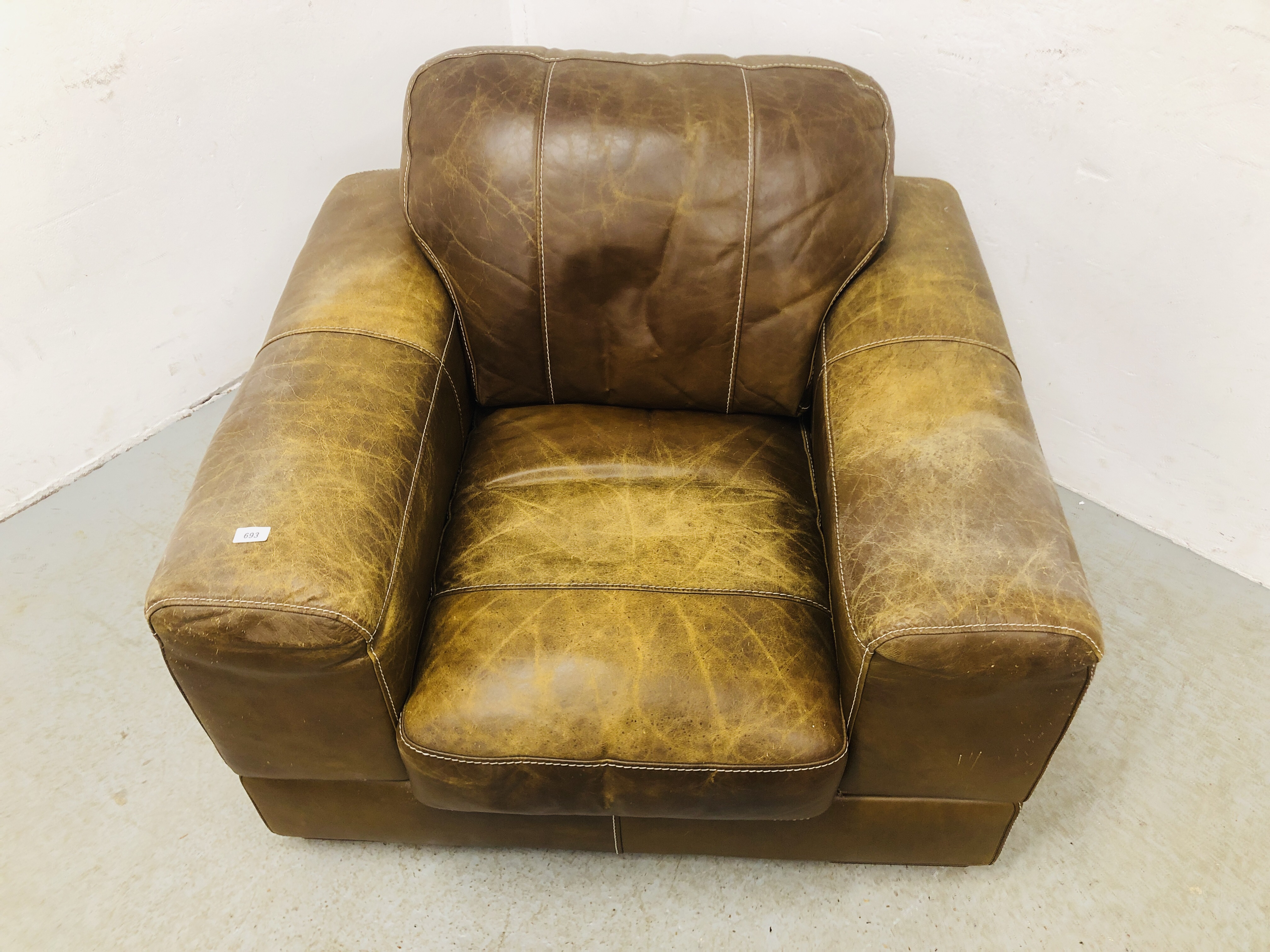 MODERN BROWN LEATHER ARMCHAIR - Image 3 of 5