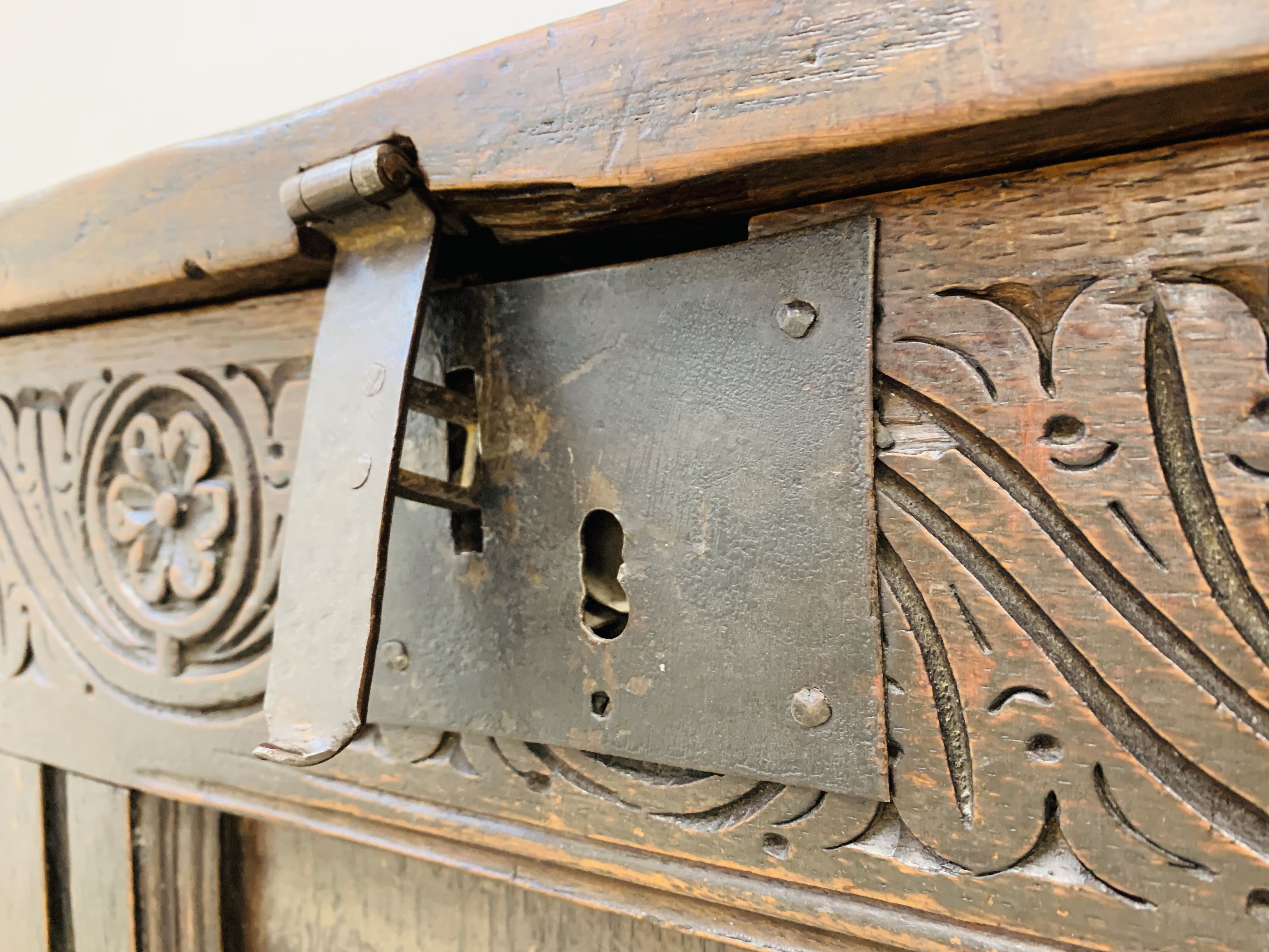 A LATE C17TH OAK COFFER, - Image 10 of 17