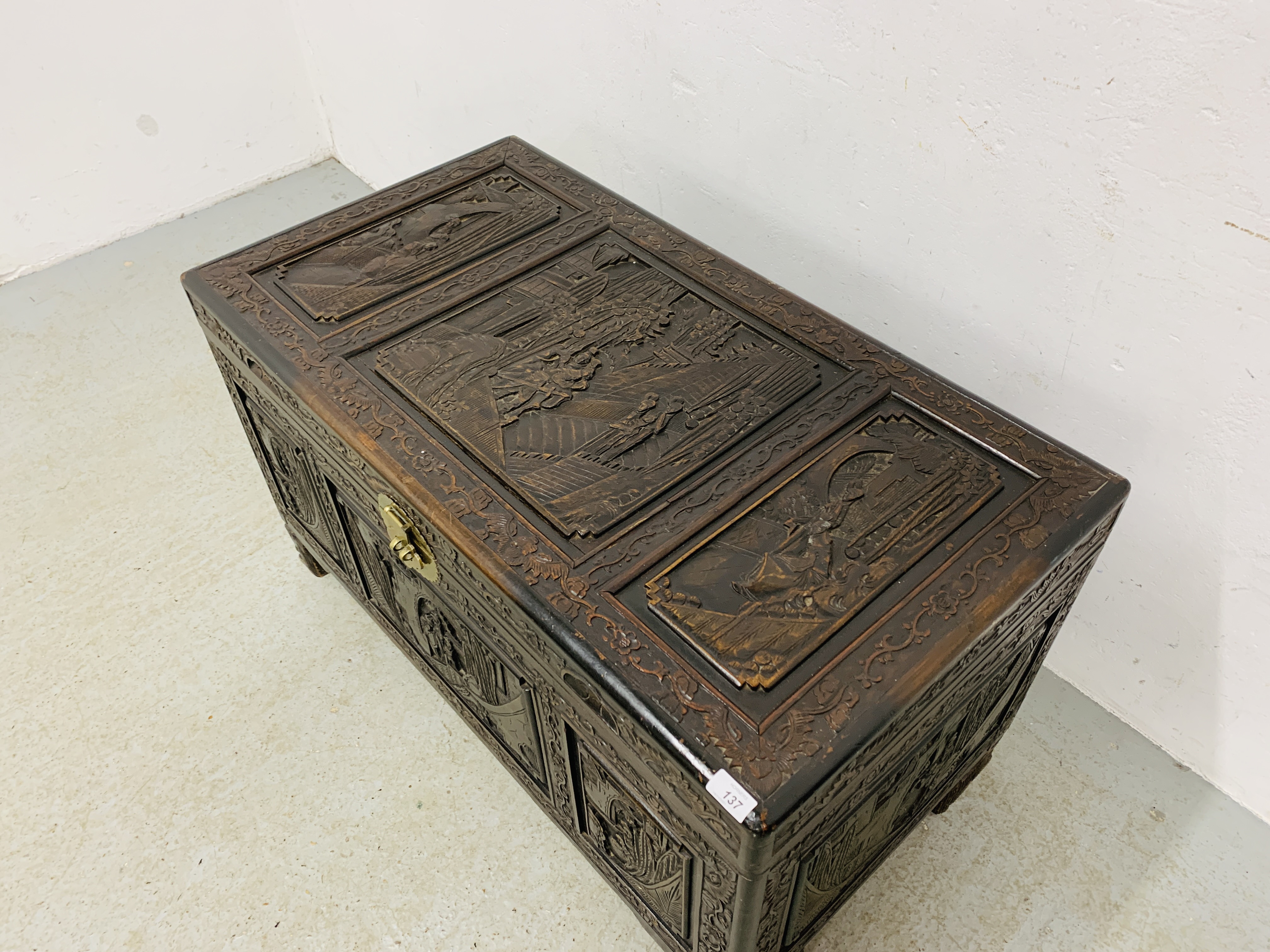 HEAVILY CARVED CAMPHOR WOOD CHEST - THE PANELS WITH ORIENTAL DESIGN - Image 9 of 11