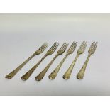 6 MID-C18TH HANOVERIAN PATTERN SILVER TABLE FORKS (405g)